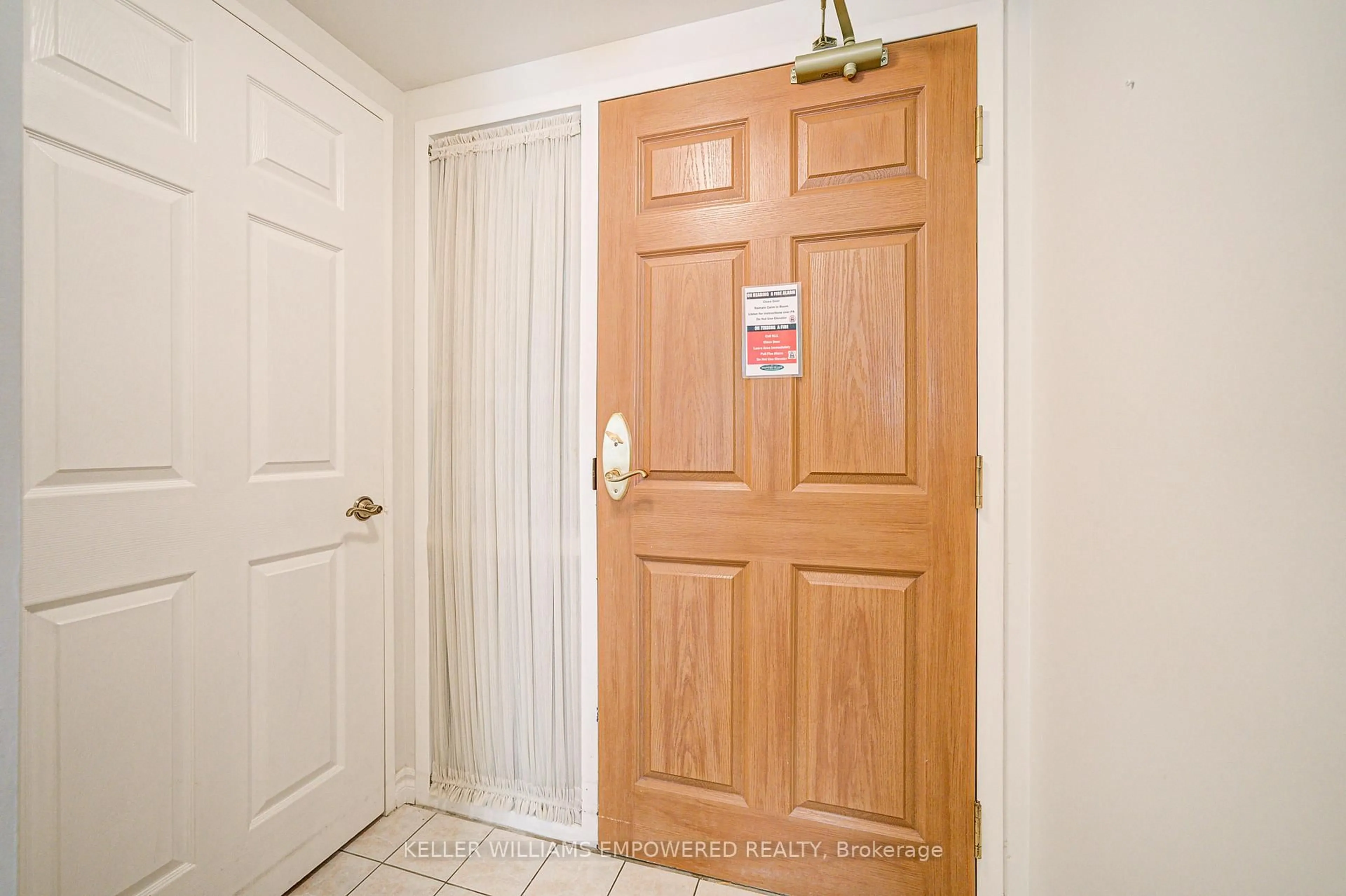 Indoor entryway for 115 Bonis Ave #410, Toronto Ontario M1T 3S4