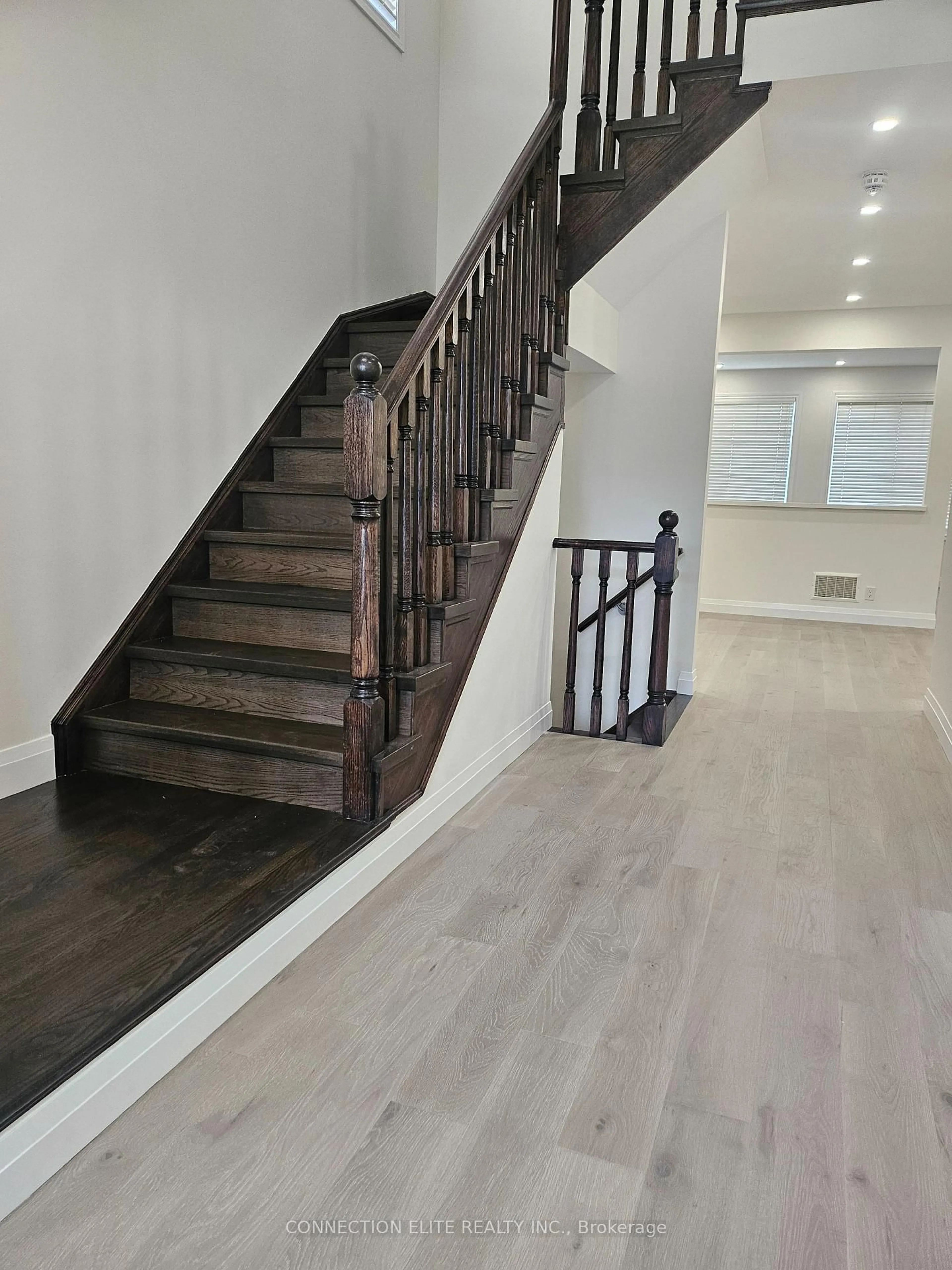 Stairs for 216 Pimlico Dr, Oshawa Ontario L1L 0L4