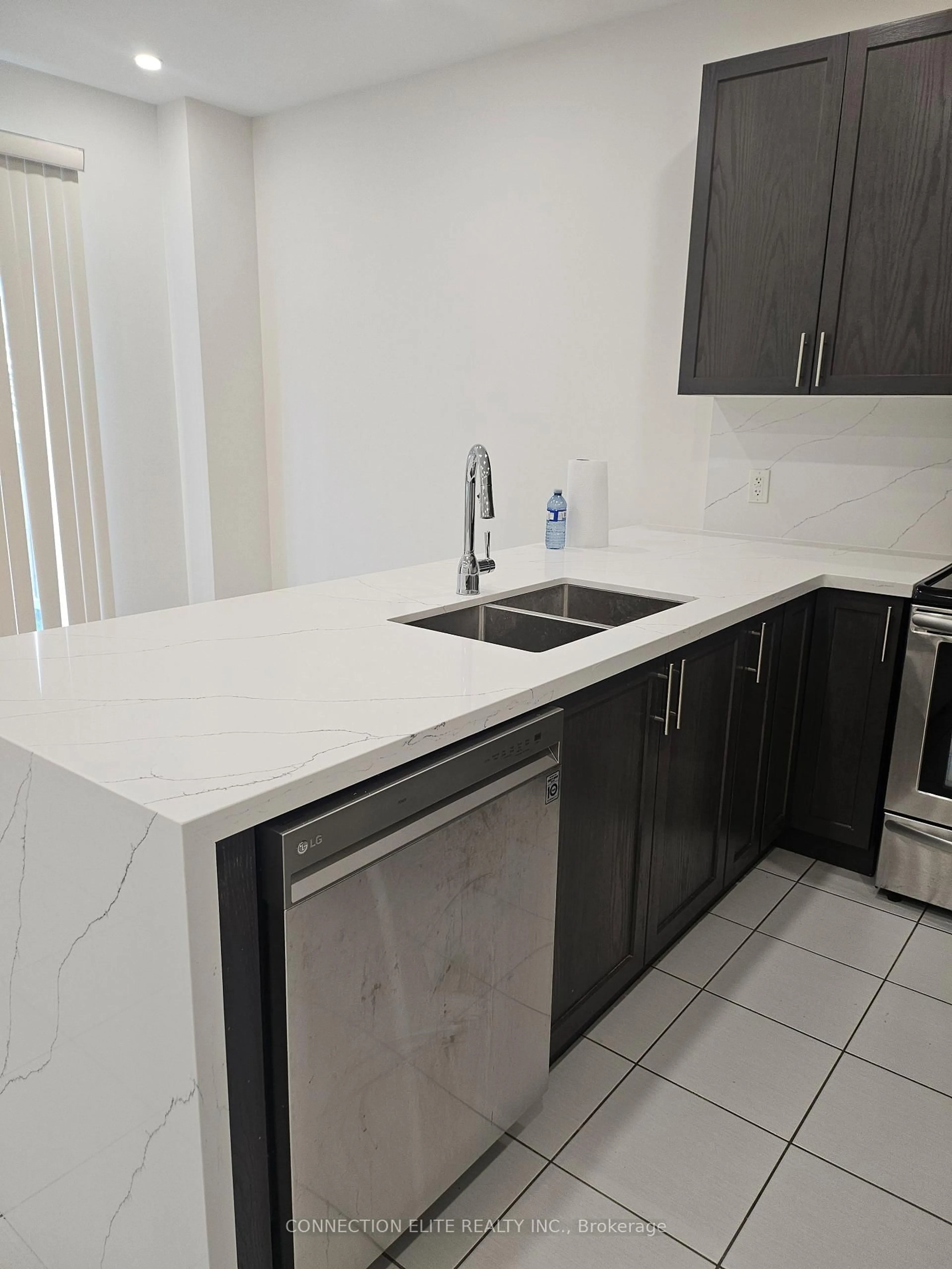 Standard kitchen, unknown for 216 Pimlico Dr, Oshawa Ontario L1L 0L4