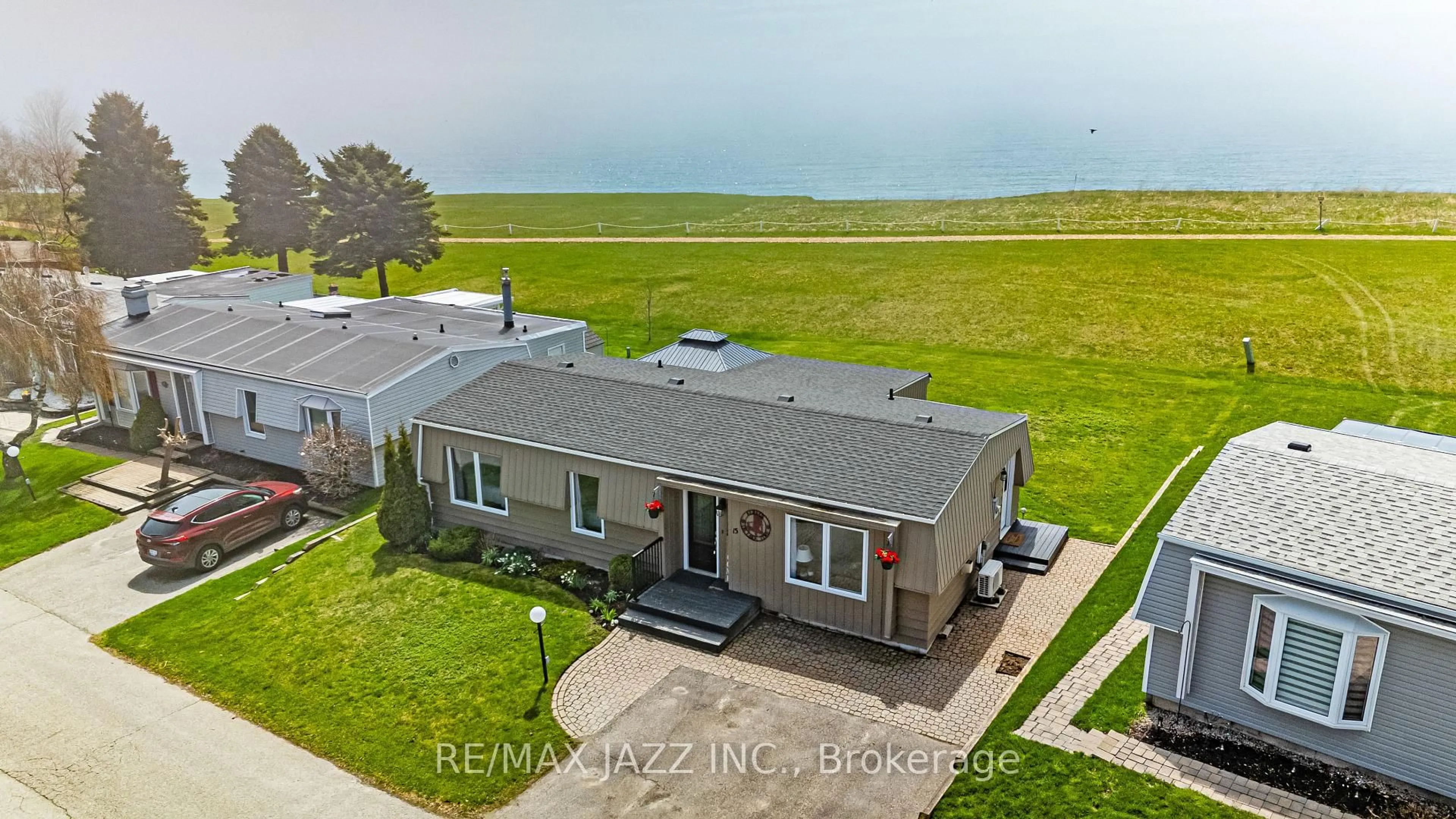 A pic from outside/outdoor area/front of a property/back of a property/a pic from drone, building for 15 Bluffs Rd, Clarington Ontario L1B 1A3