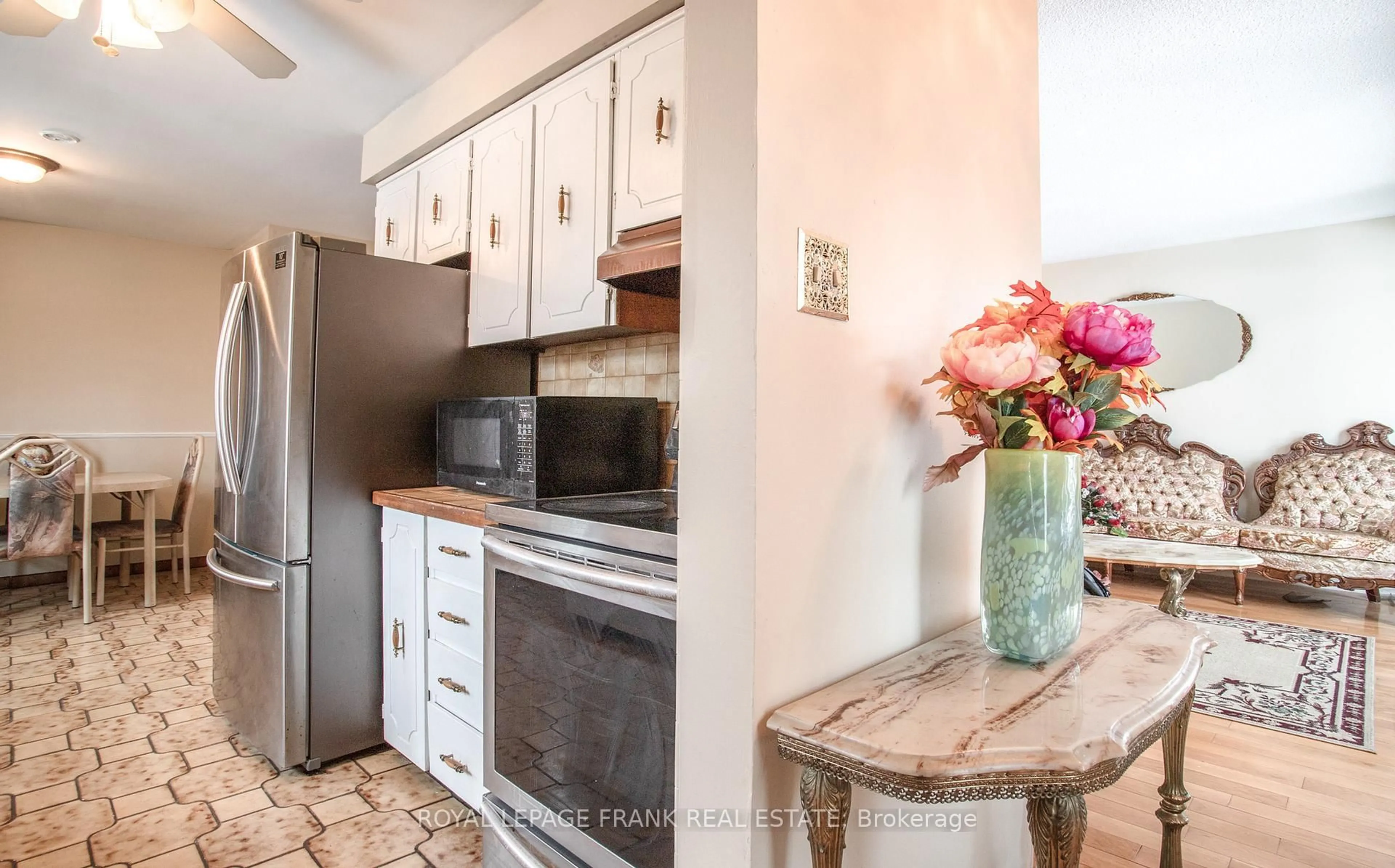 Standard kitchen, unknown for 1273 Belair Cres, Oshawa Ontario L1K 1G9