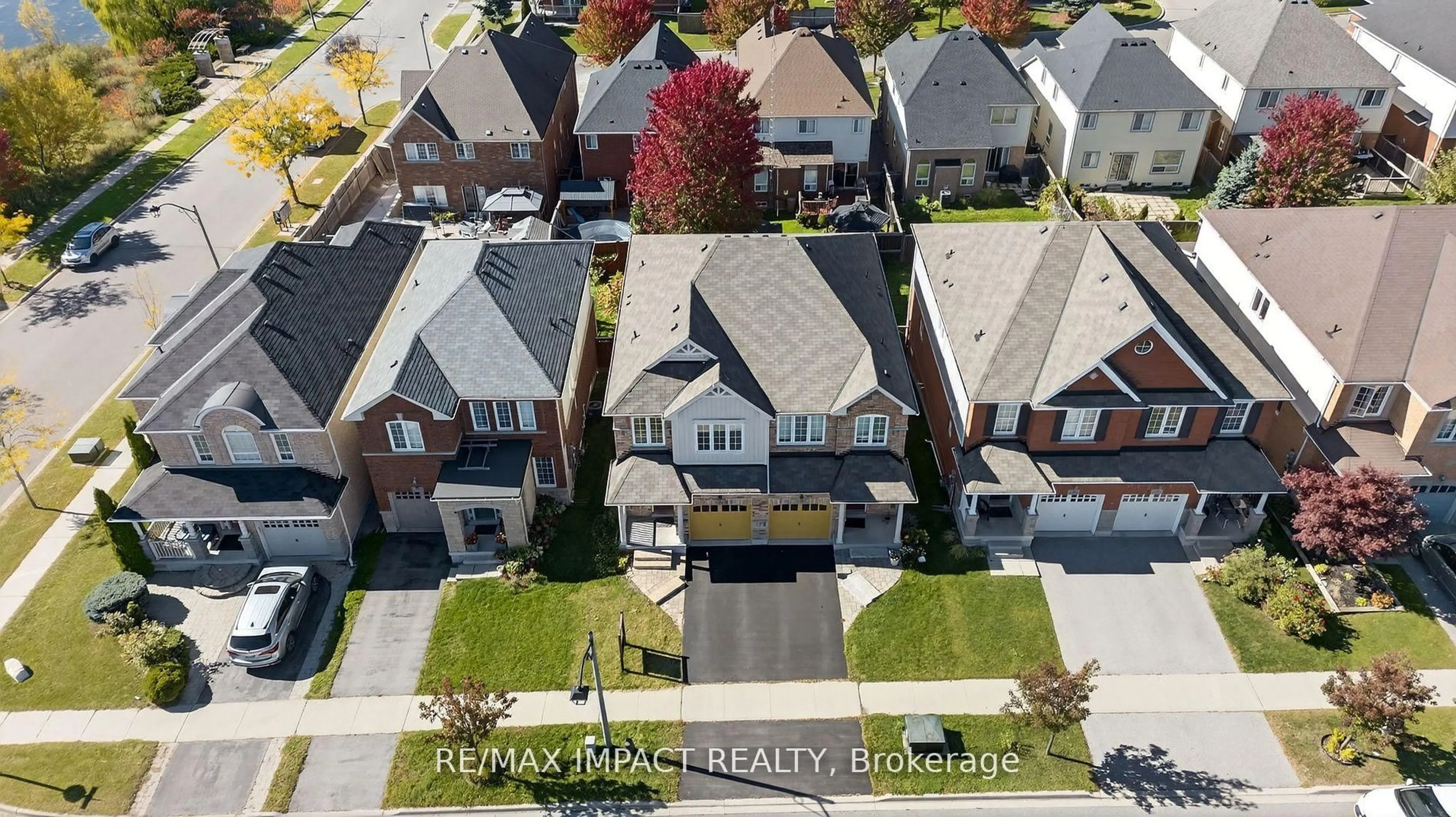 A pic from outside/outdoor area/front of a property/back of a property/a pic from drone, street for 1384 Rennie St, Oshawa Ontario L1K 0H1