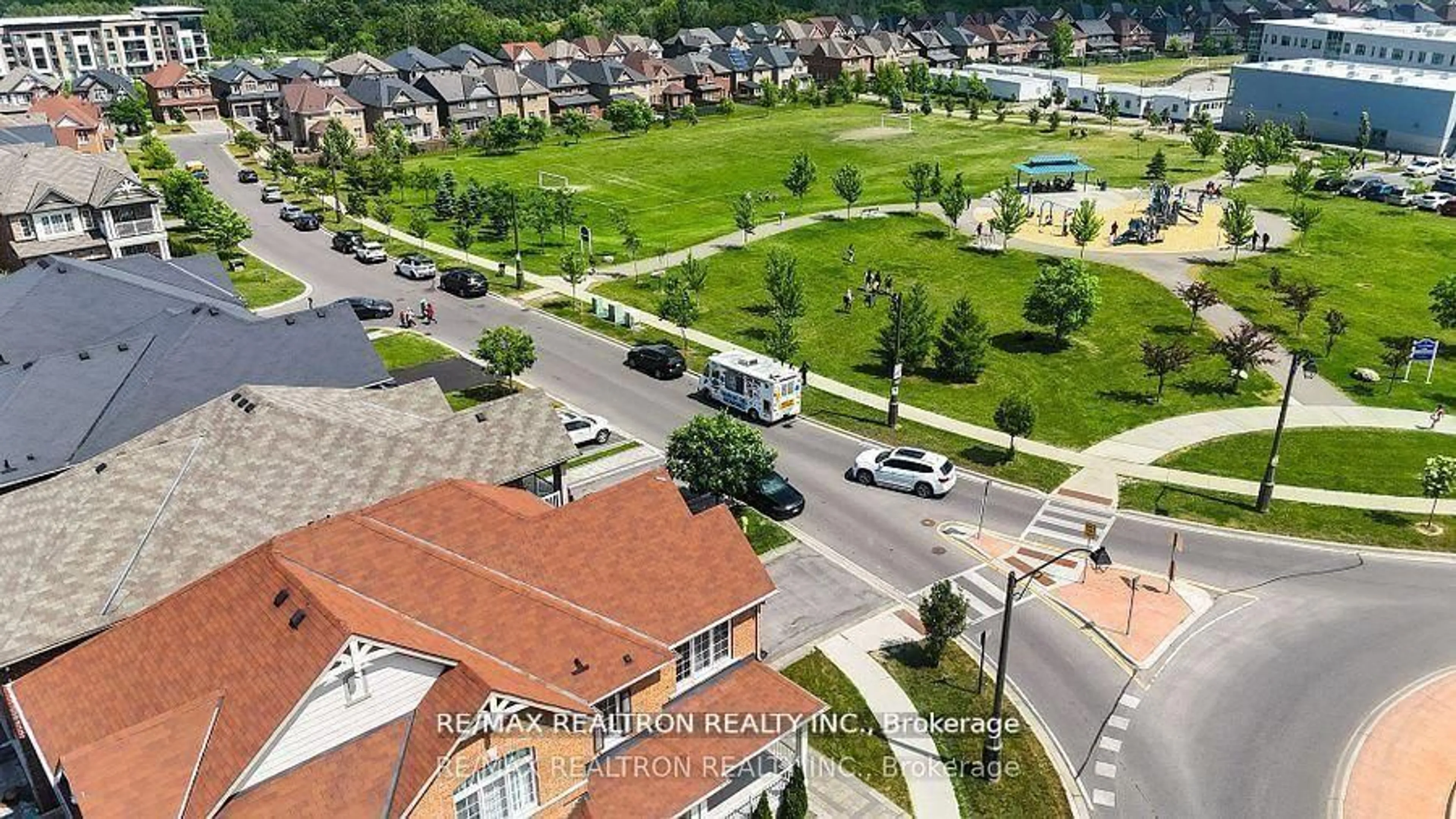 A pic from outside/outdoor area/front of a property/back of a property/a pic from drone, street for 460 Gulfstream Ave, Oshawa Ontario L1L 0J1