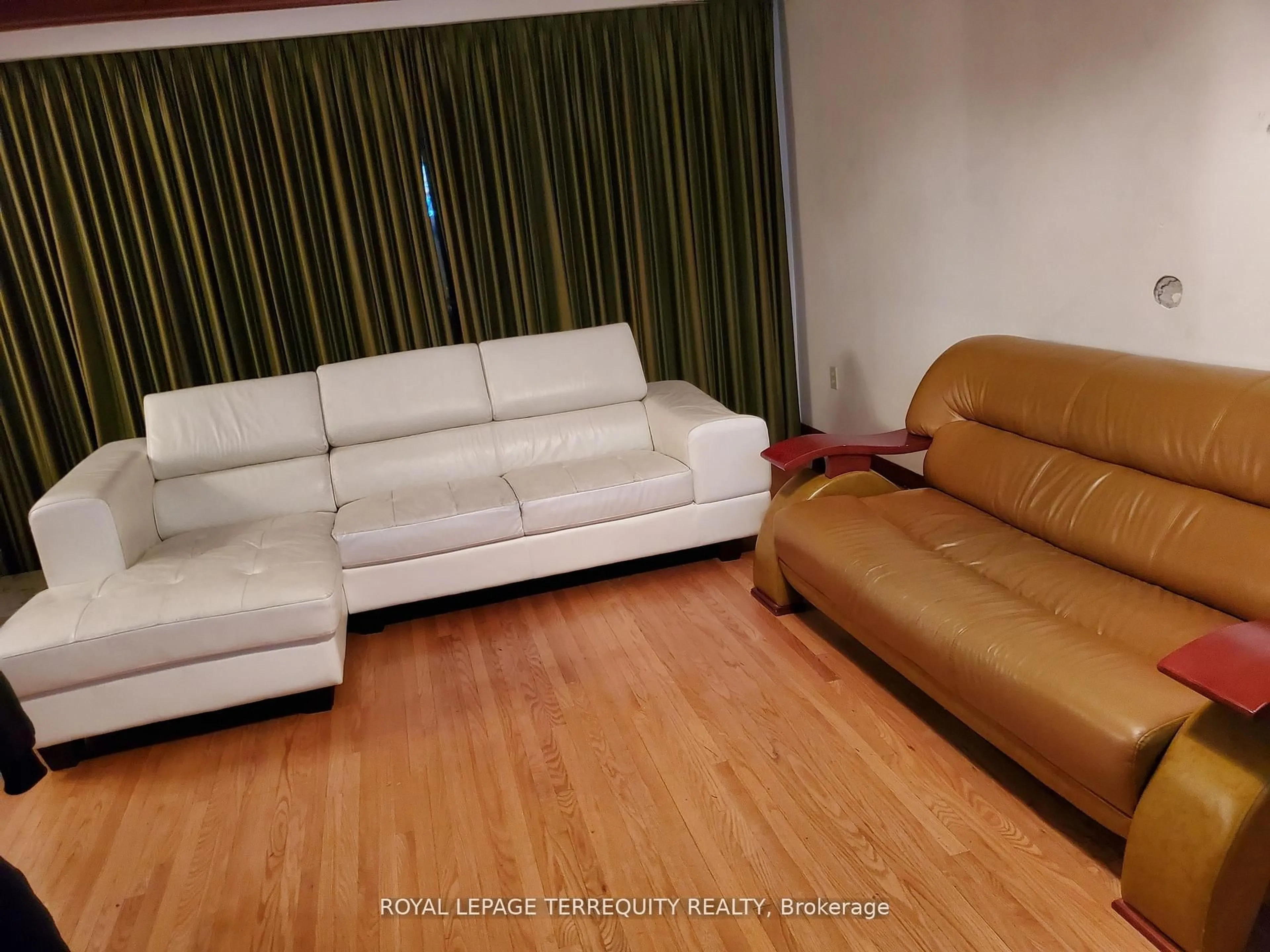 Living room with furniture, unknown for 39 Earlton Rd, Toronto Ontario M1T 2R4