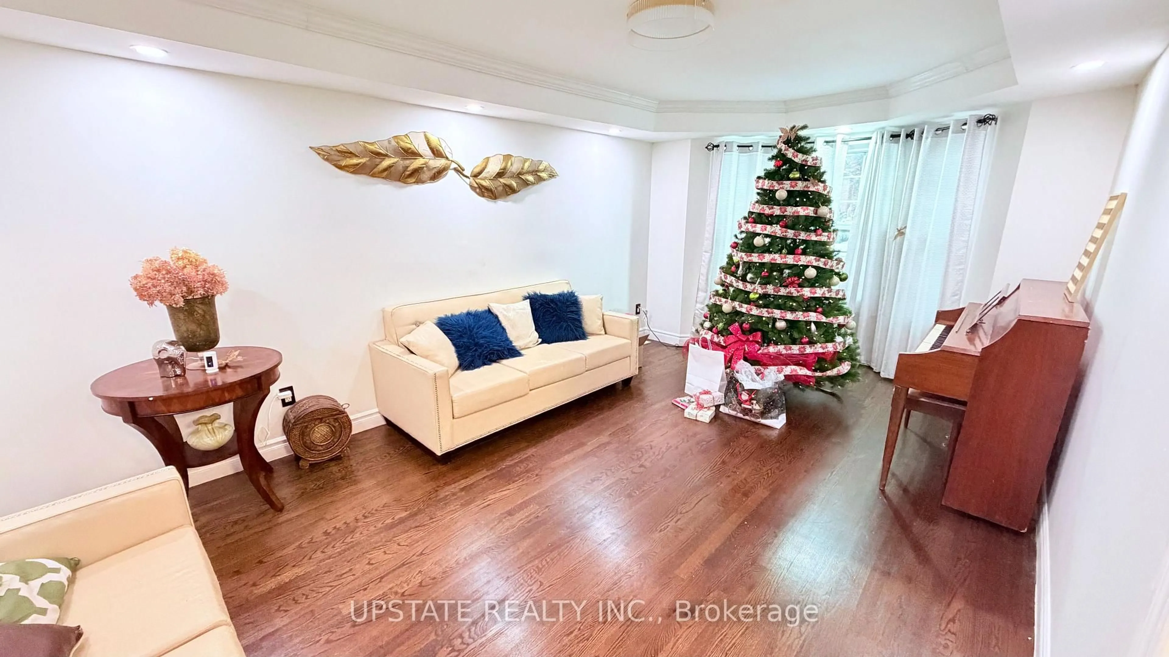 Living room with furniture, wood/laminate floor for 36 Ravenview Dr, Whitby Ontario L1R 1Y2