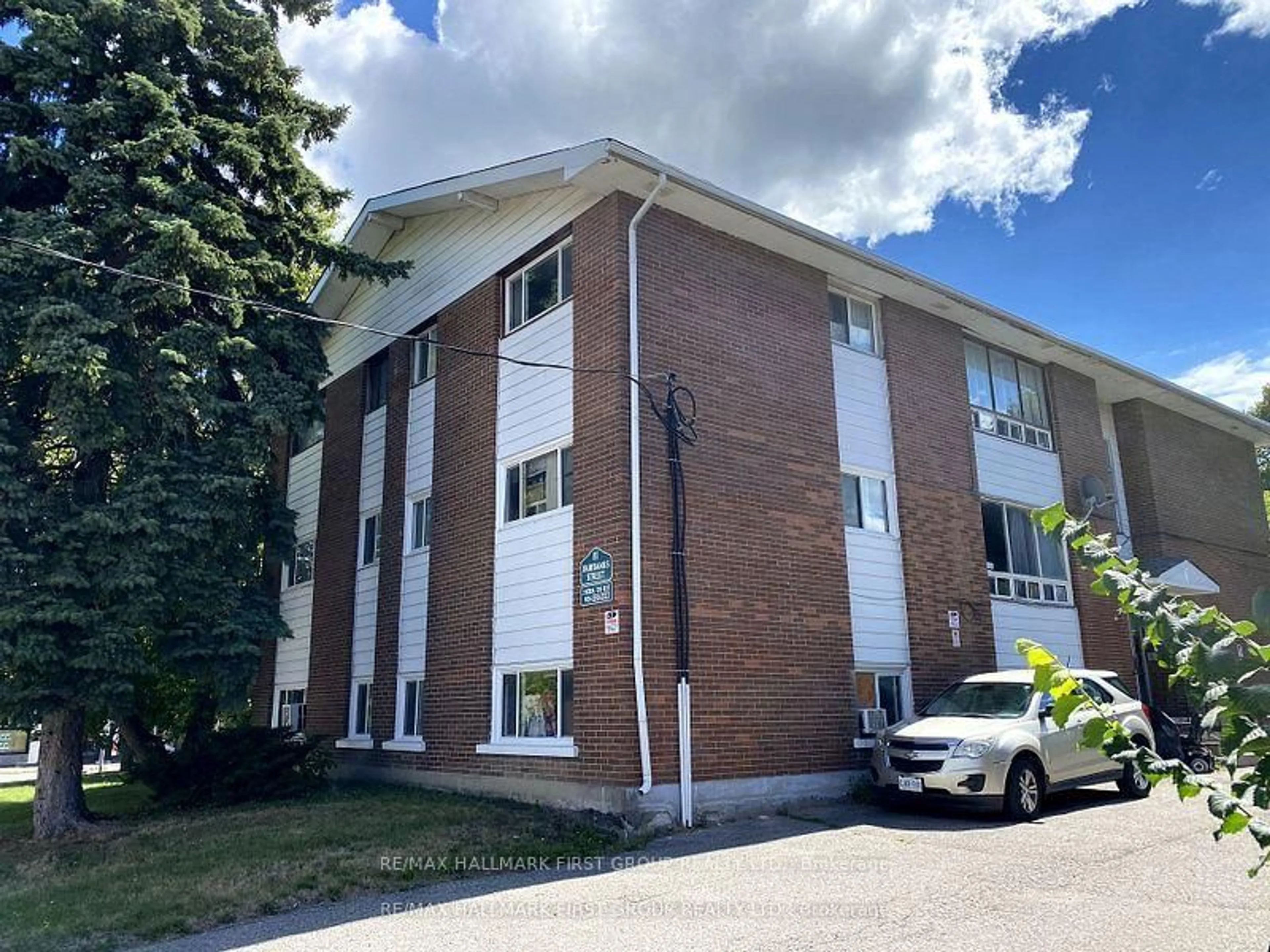 Unknown for 11 Fairbanks St, Oshawa Ontario L1H 2L7