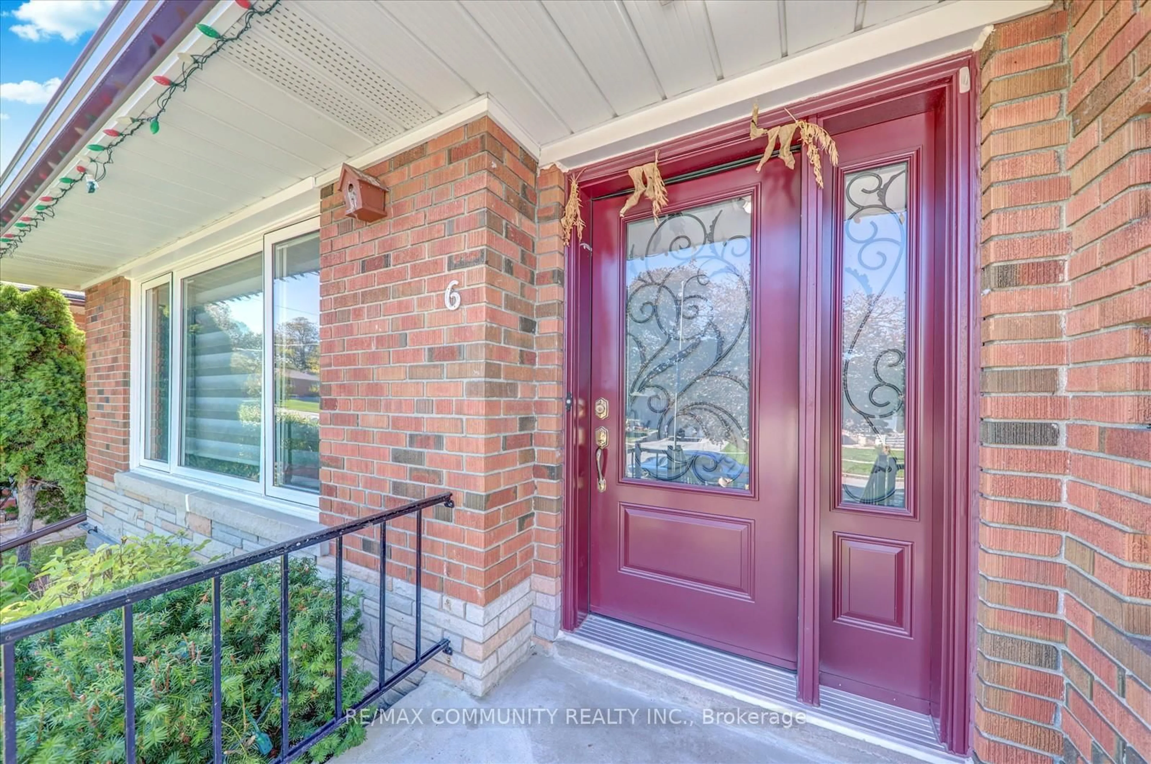 Indoor entryway for 6 Barlow Rd, Toronto Ontario M1G 2B4
