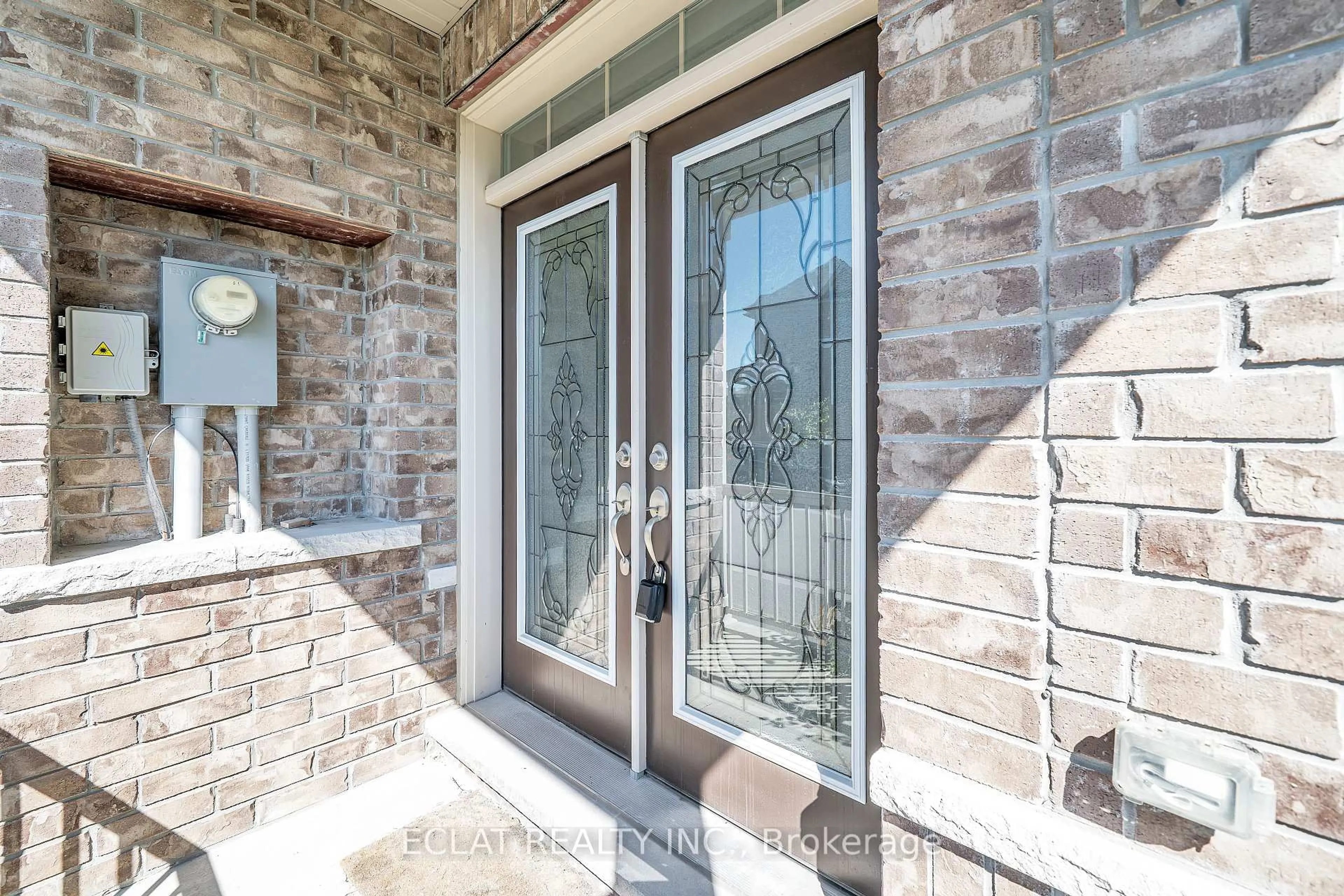 Indoor entryway for 14 Aldridge Lane, Clarington Ontario L1B 0V6