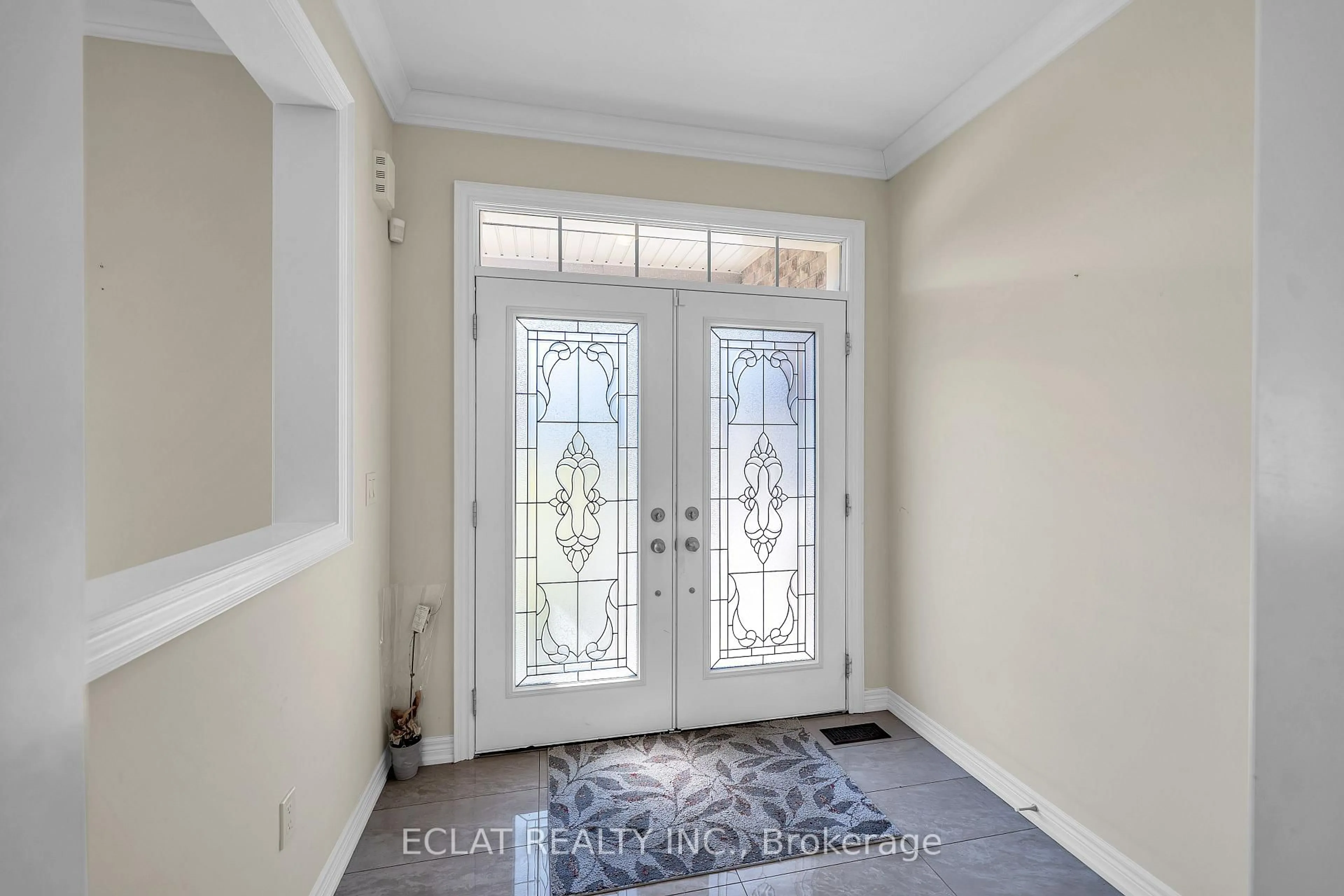 Indoor entryway for 14 Aldridge Lane, Clarington Ontario L1B 0V6
