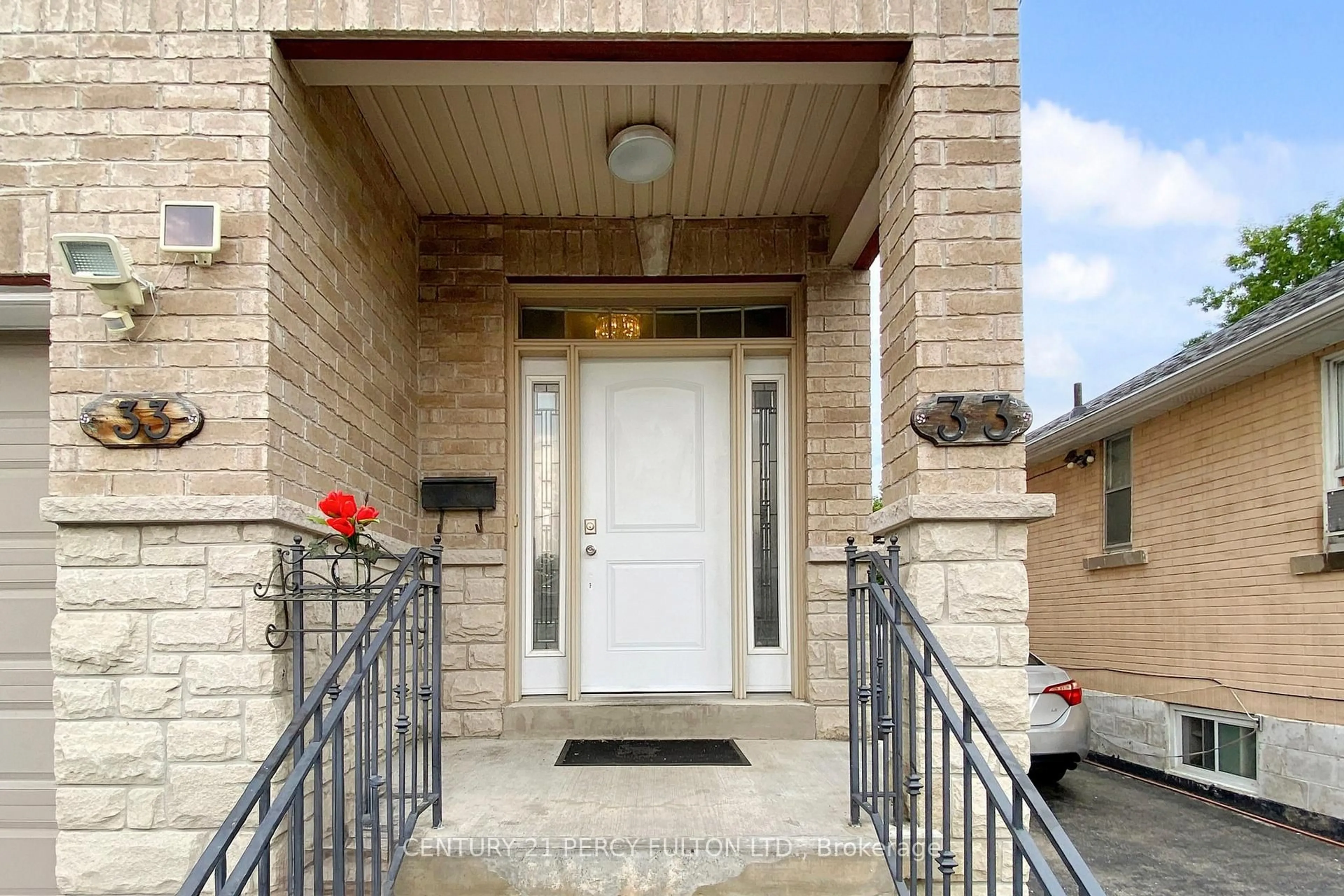 Indoor entryway for 33 Wanstead Ave, Toronto Ontario M1L 3L3