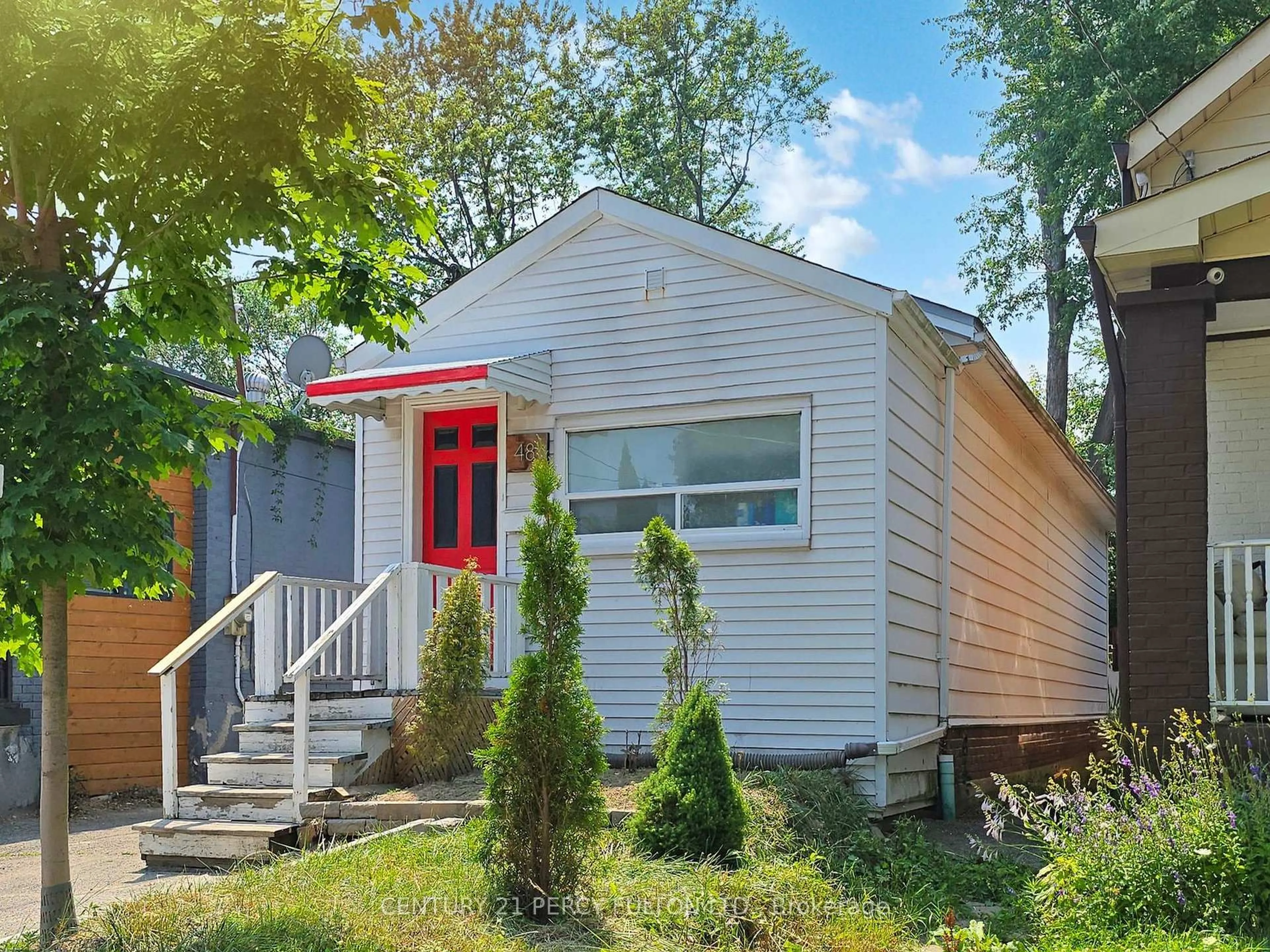 Home with vinyl exterior material, street for 48 St Dunstan Dr, Toronto Ontario M1L 2V5