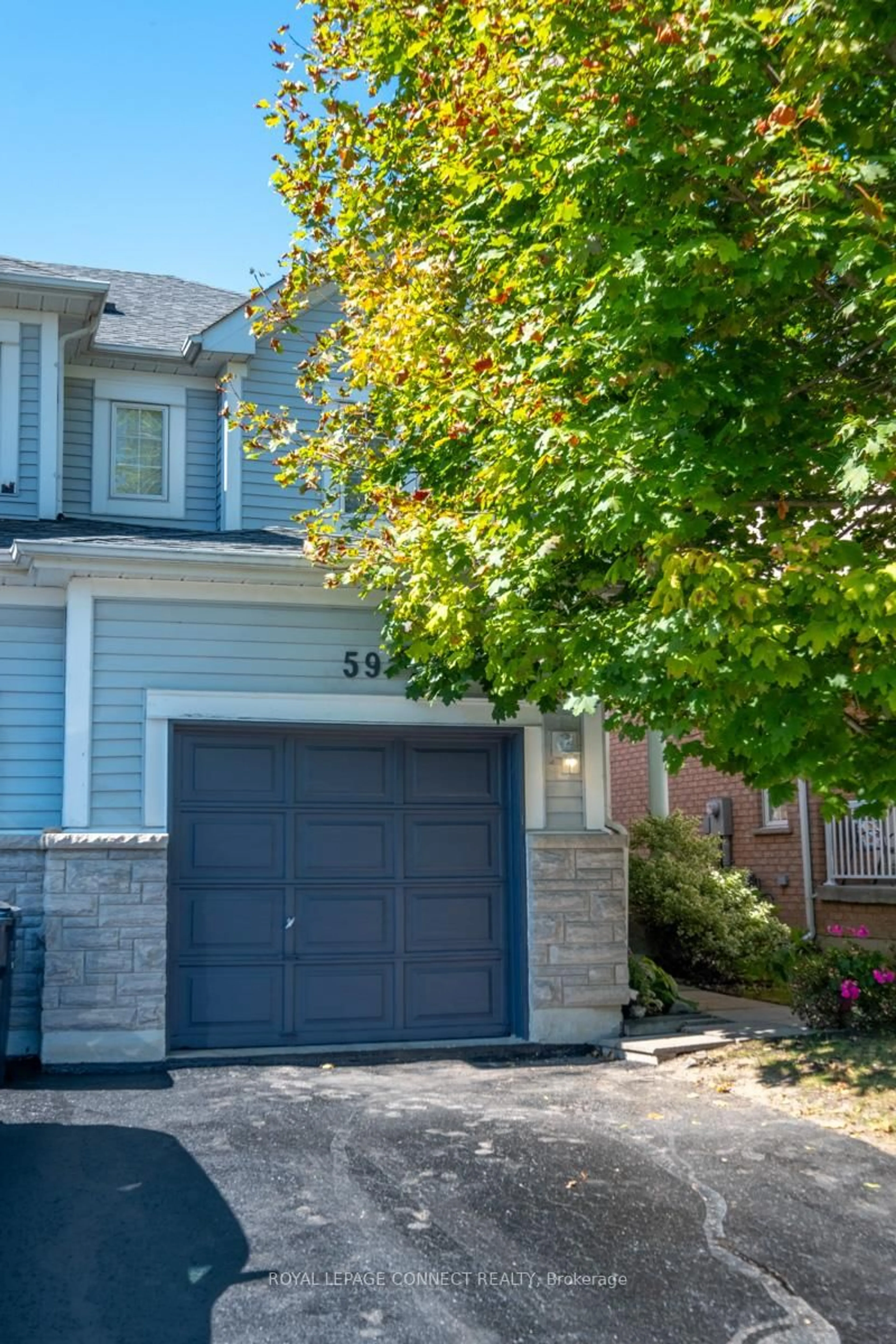 Home with vinyl exterior material, street for 59 Bar Harbour Sq, Toronto Ontario M1C 5E7