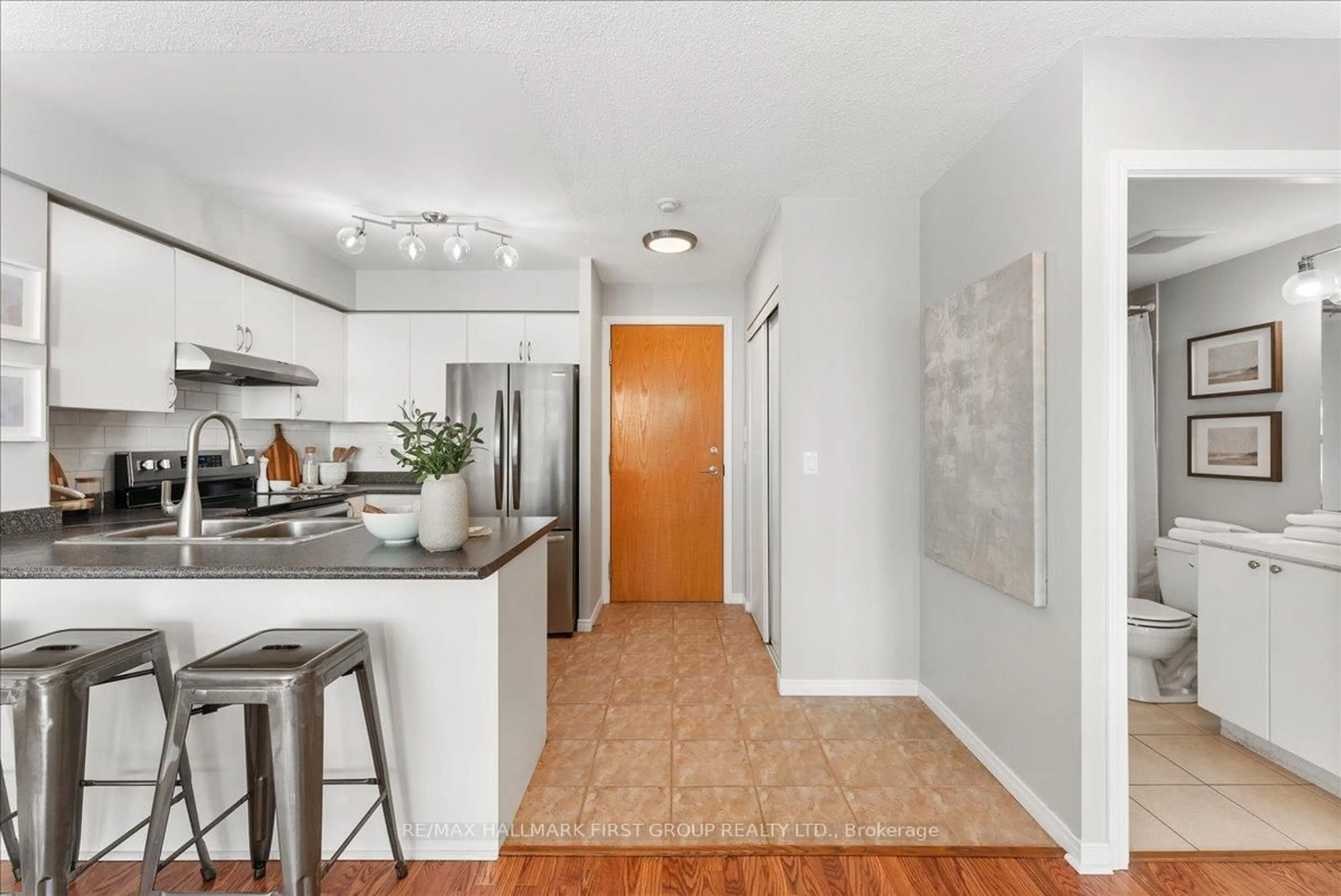 Unknown for 340 Watson St #218, Whitby Ontario L1N 9G1