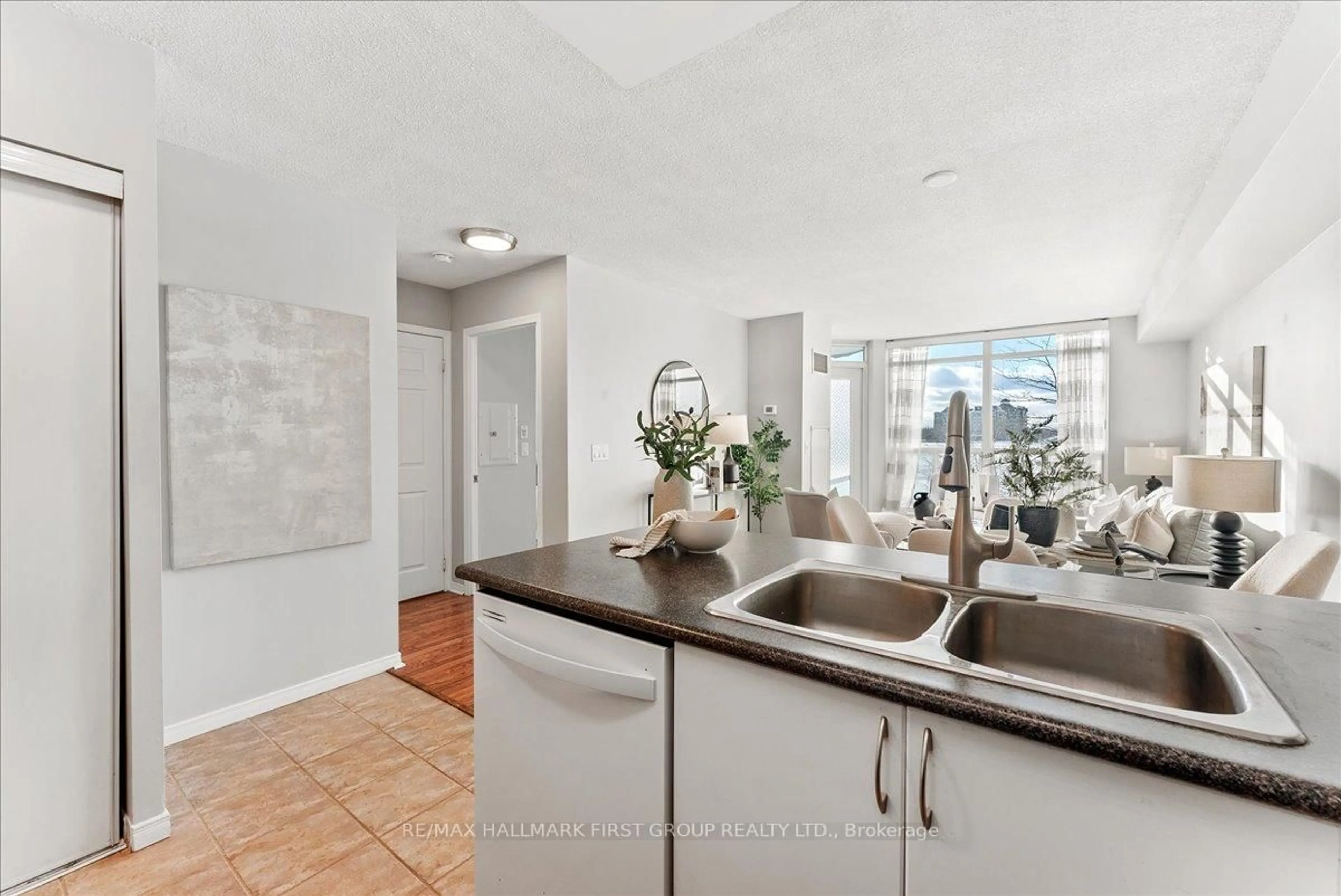 Unknown for 340 Watson St #218, Whitby Ontario L1N 9G1