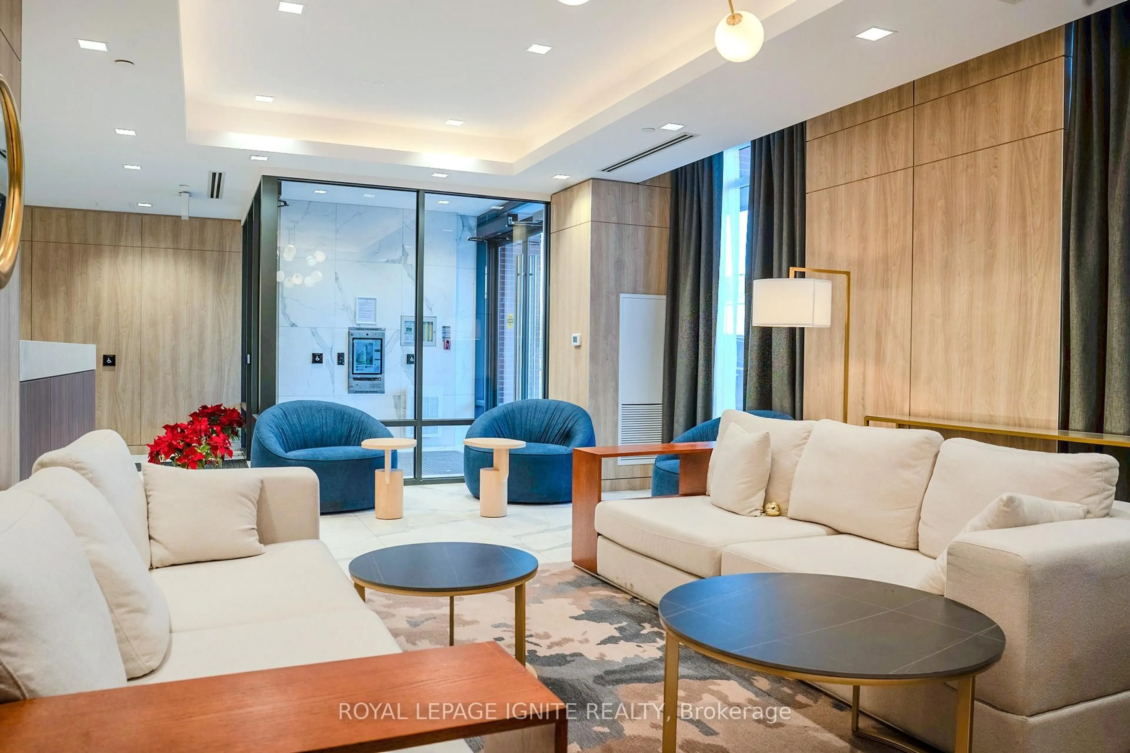 Lobby for 1010 Dundas St #519, Whitby Ontario L1N 2K2