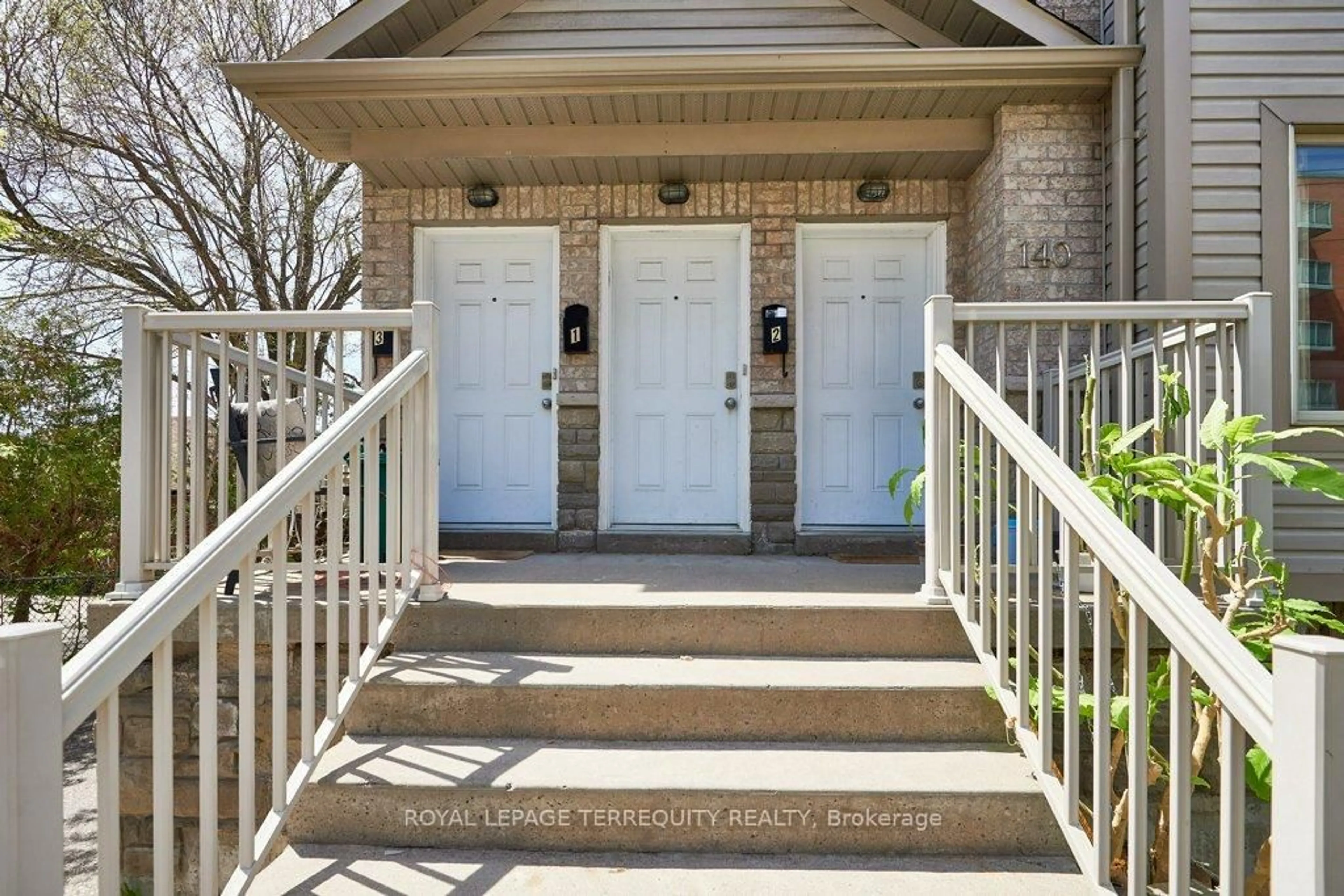Indoor entryway for 140 Mary St, Oshawa Ontario L1G 5B9