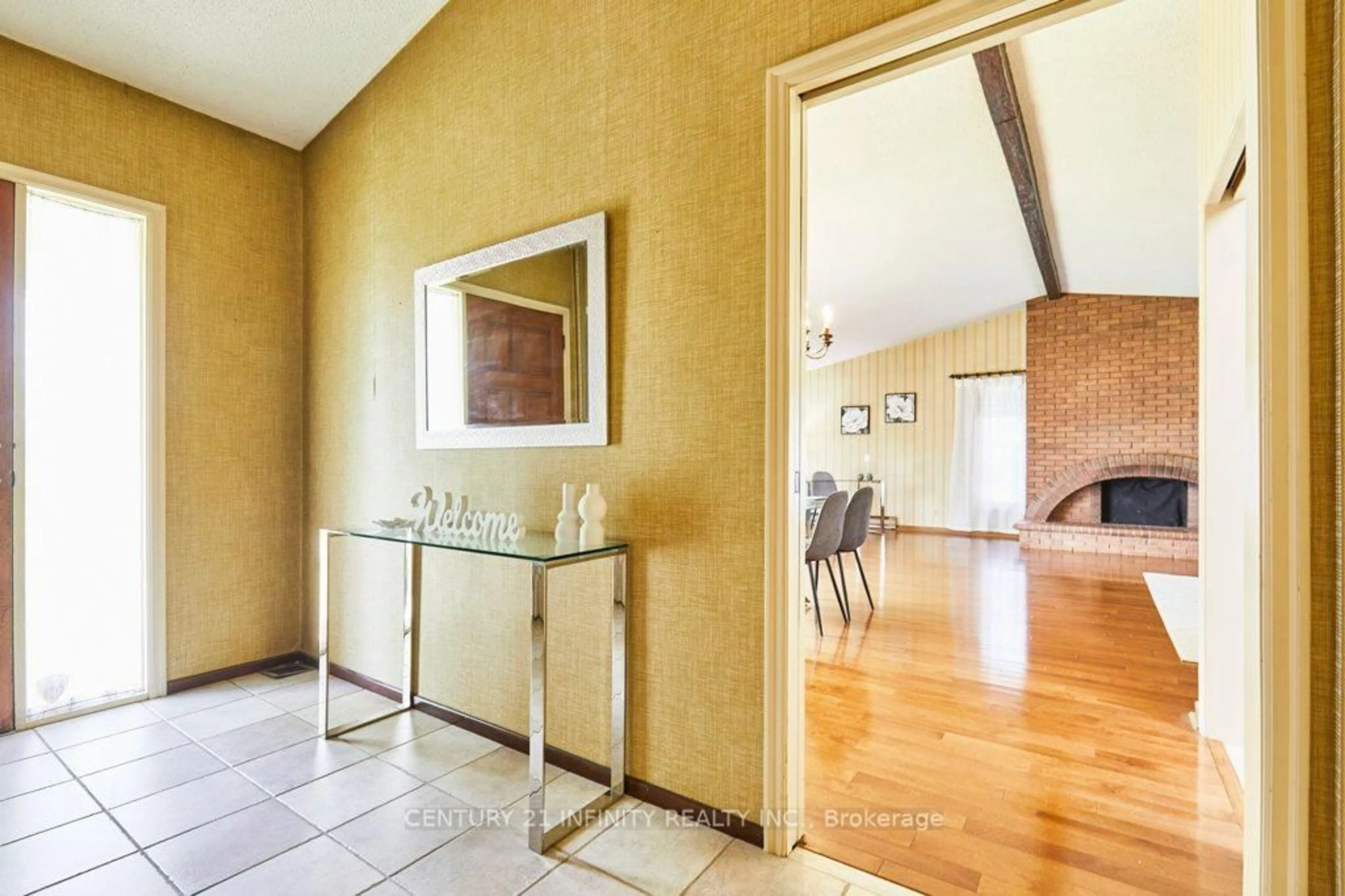 Indoor foyer for 1 Goodland Gate, Toronto Ontario M1S 1V4