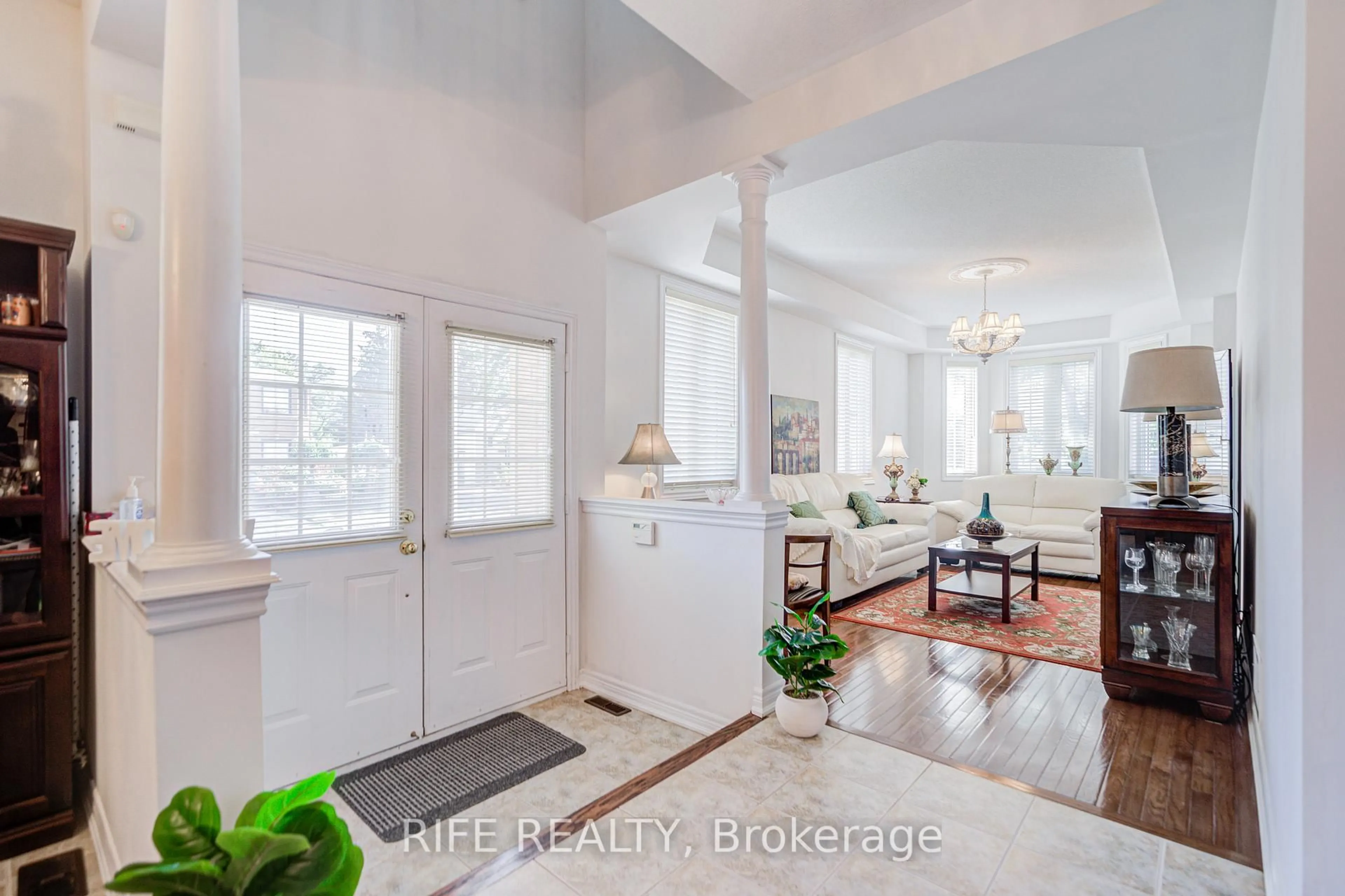 Indoor entryway for 106 Craggview Dr, Toronto Ontario M1E 2L8