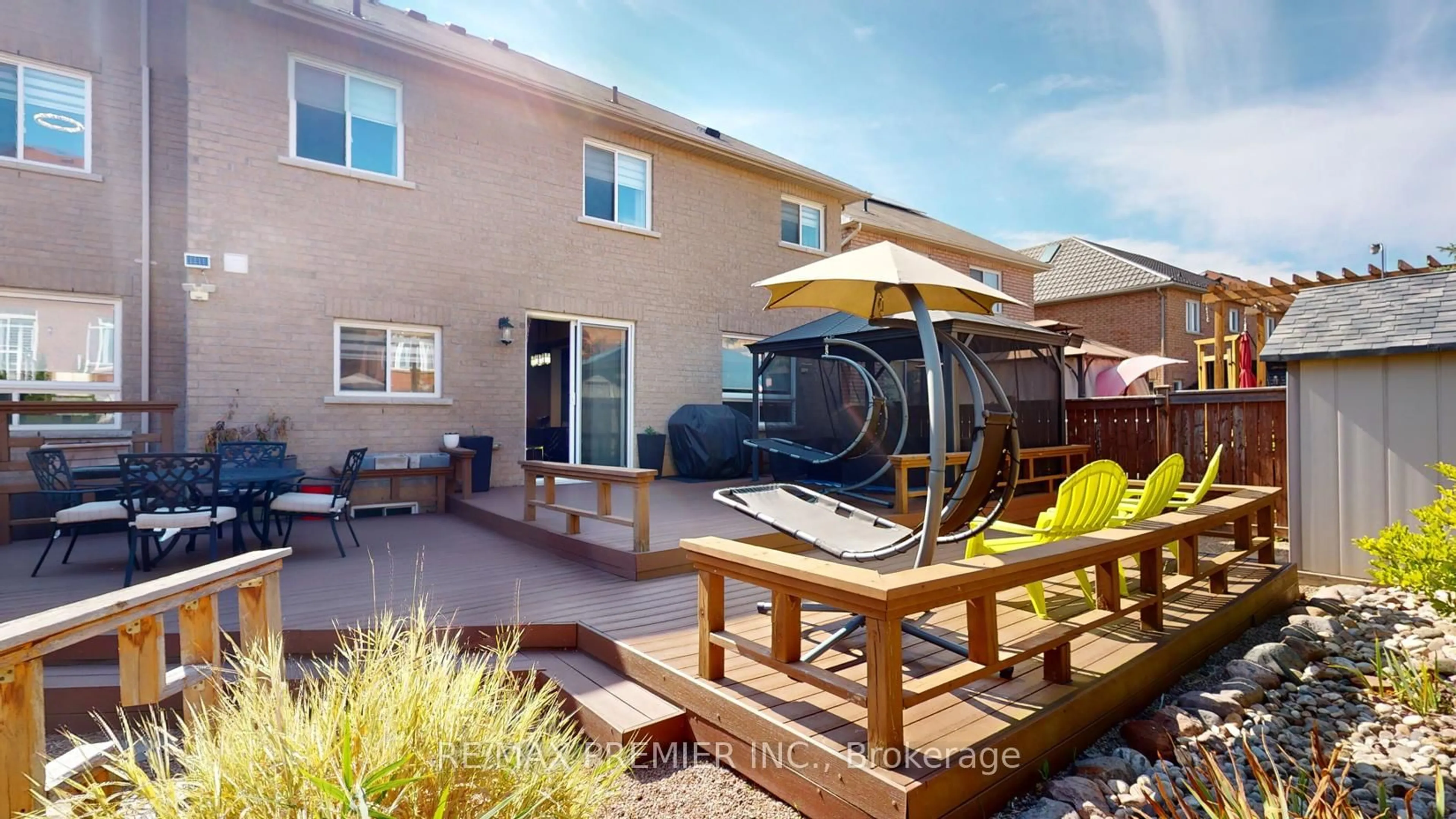 Patio, street for 2307 Pilgrim Sq, Oshawa Ontario L1L 0C2