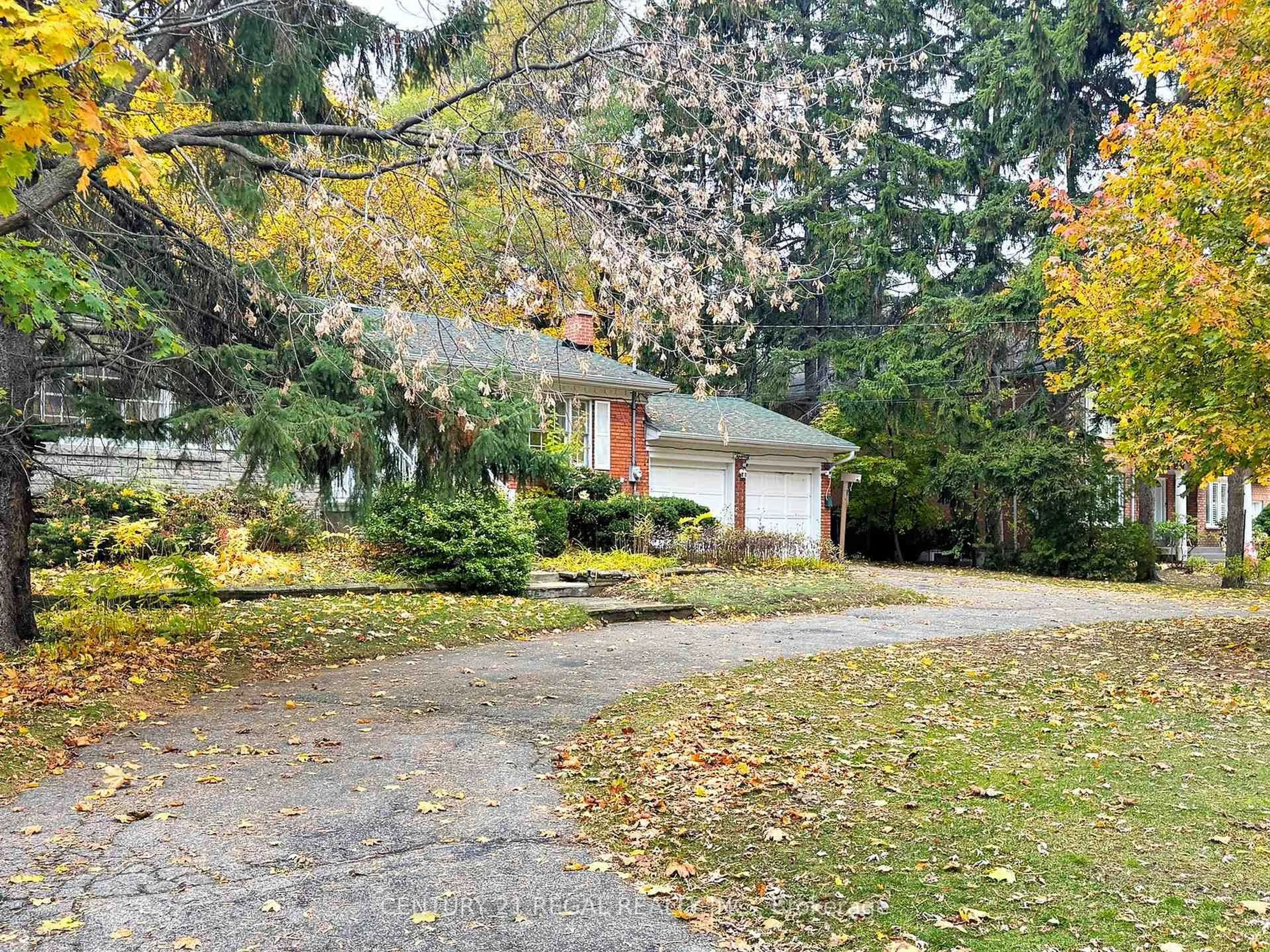 A pic from outside/outdoor area/front of a property/back of a property/a pic from drone, street for 20 West Hill Dr, Toronto Ontario M1E 3T5
