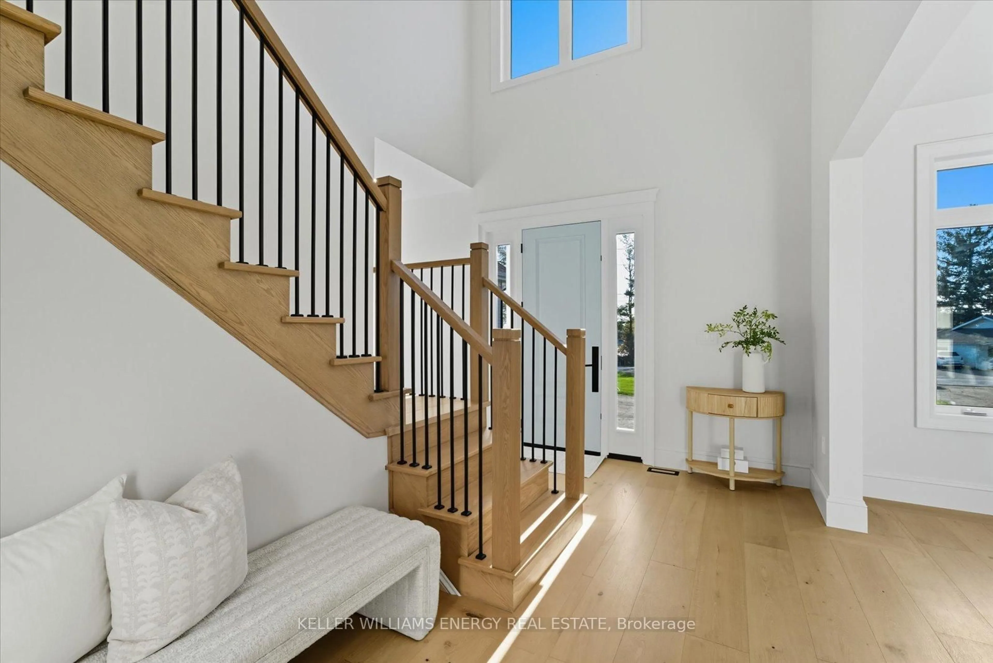 Indoor entryway for 631 Mill St, Clarington Ontario L1B 1L9