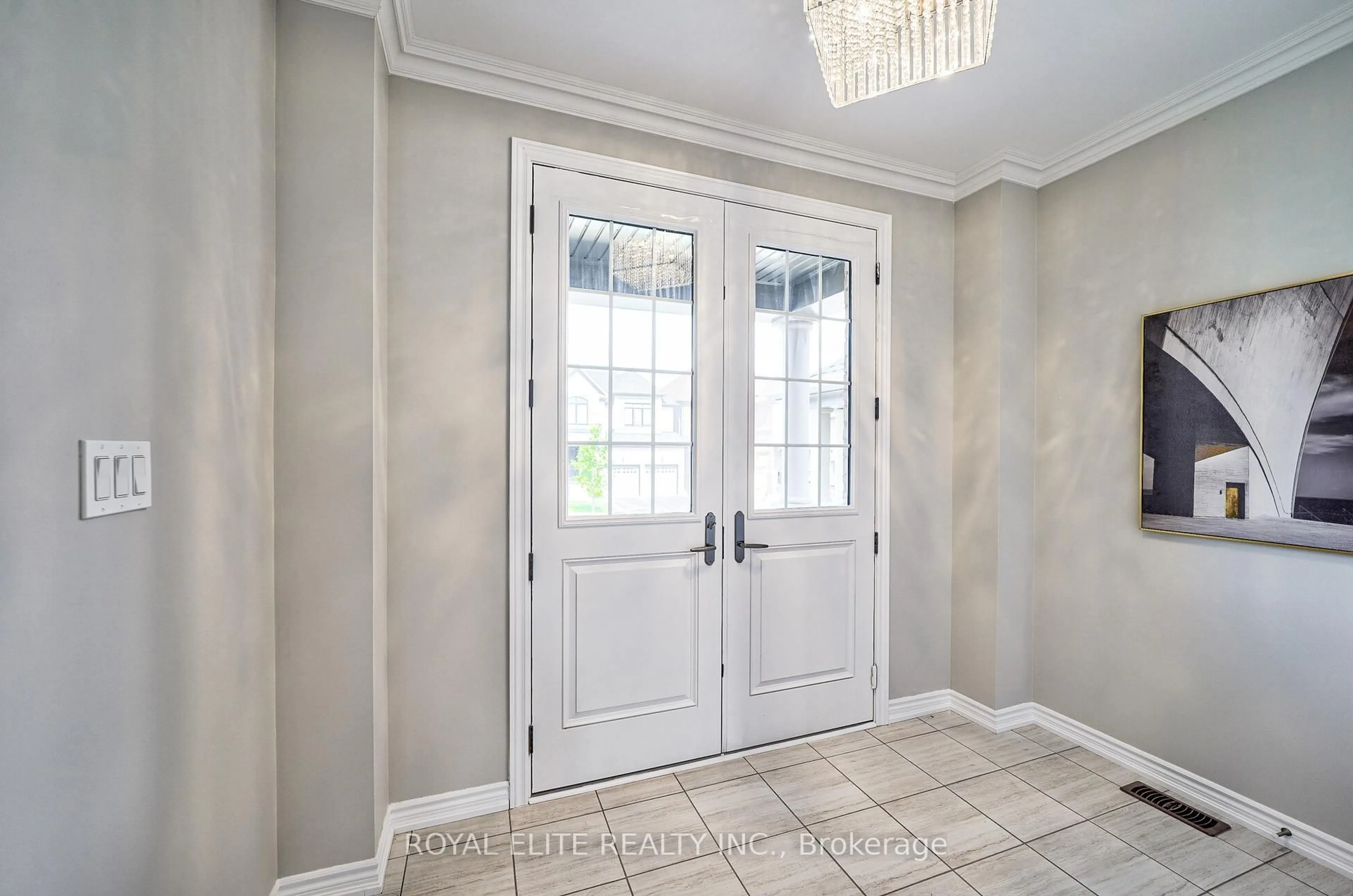 Indoor entryway for 10 Capstan Crt, Whitby Ontario L1P 0K5