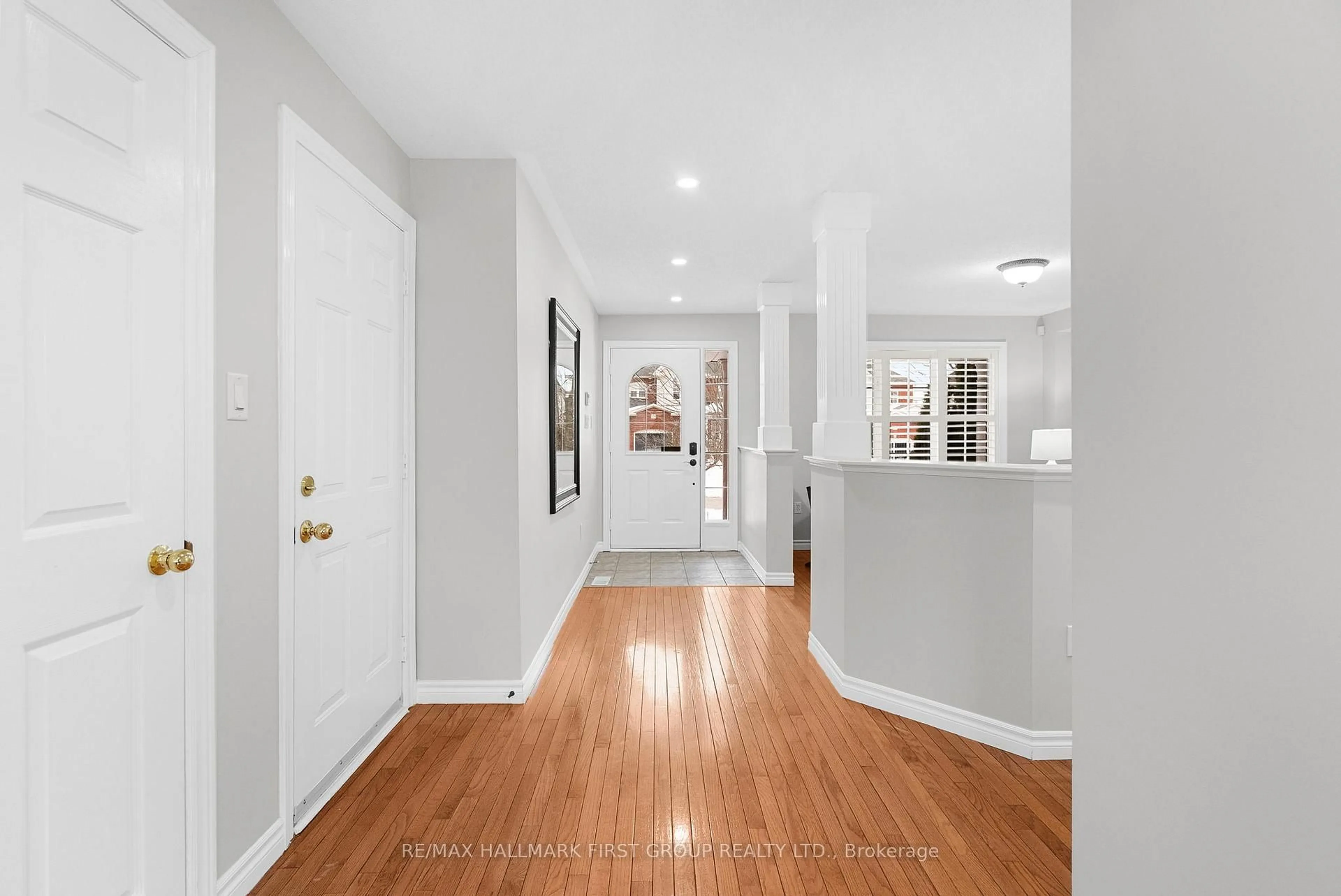 Indoor entryway for 574 Clearsky Ave, Oshawa Ontario L1K 2P7