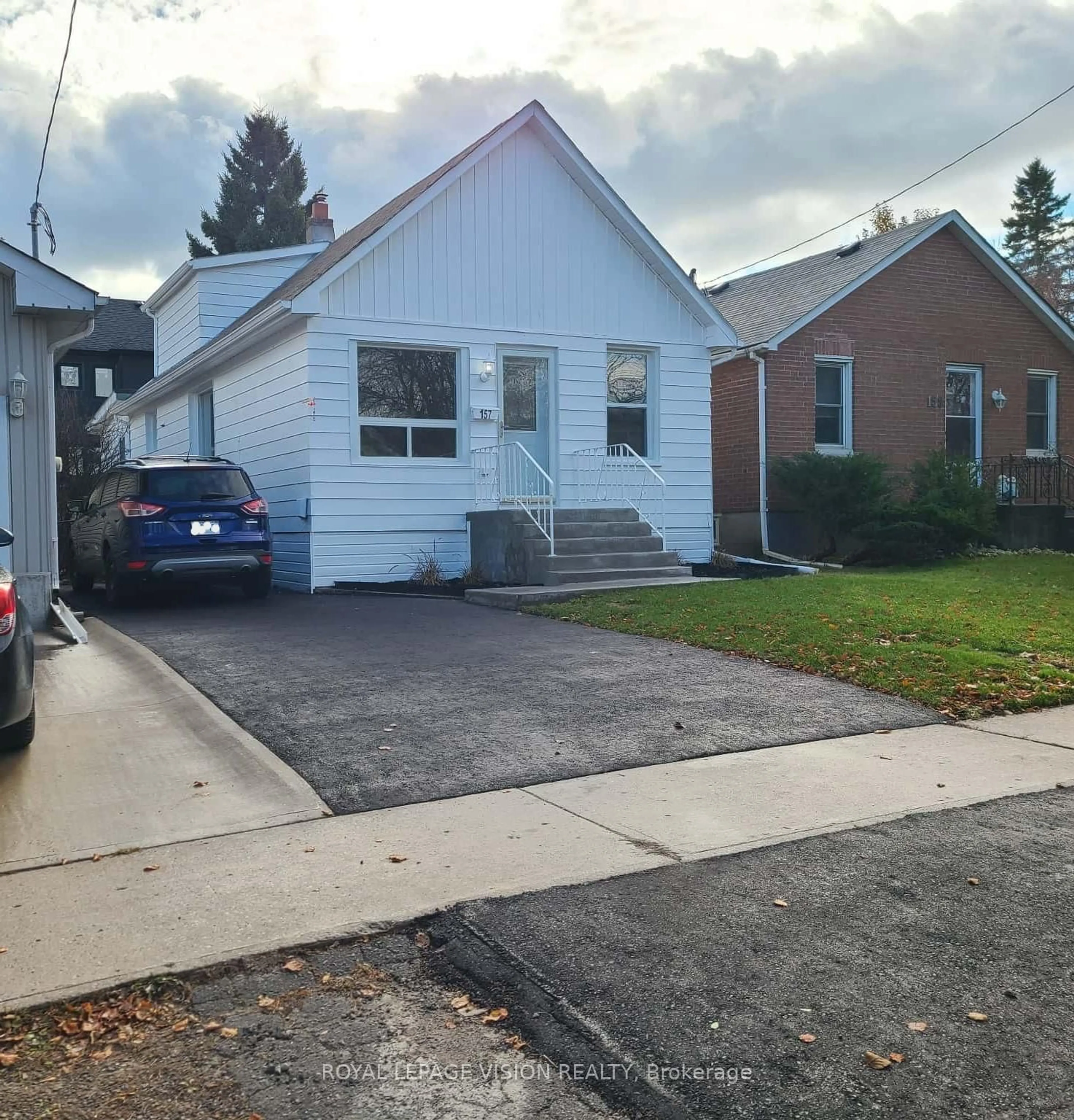 Home with vinyl exterior material, street for 157 College Ave, Oshawa Ontario L1J 1R3