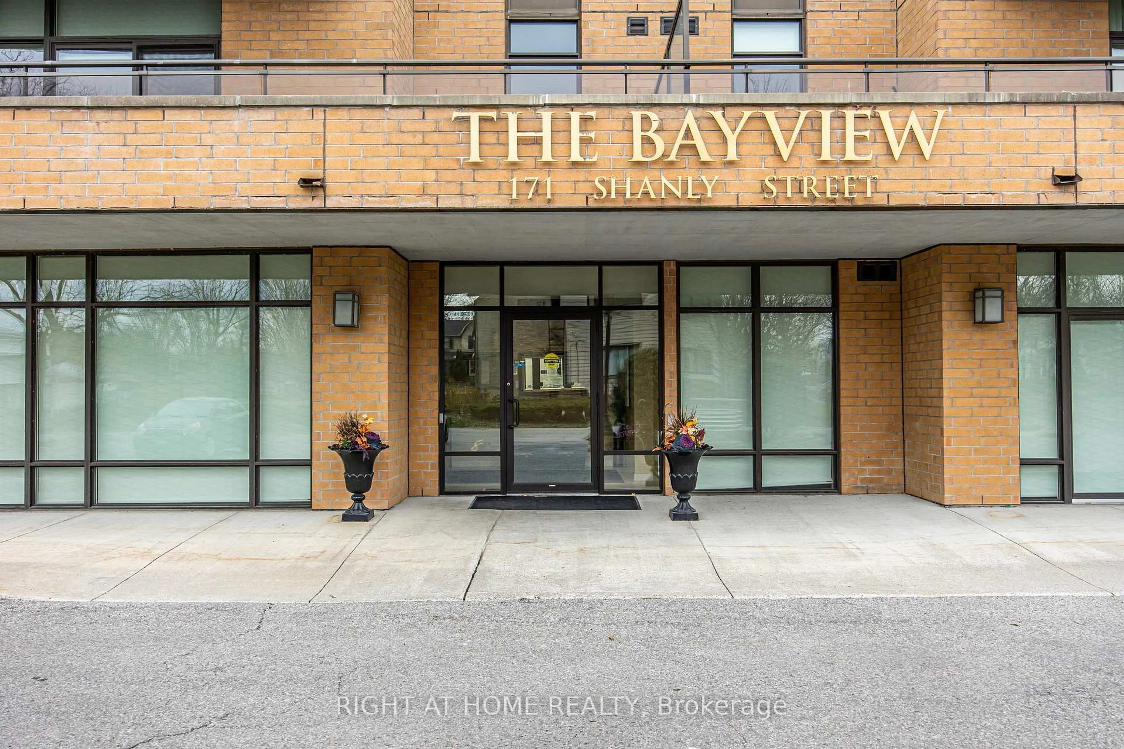 Indoor foyer for 171 Shanly St #205, Scugog Ontario L9L 0A3