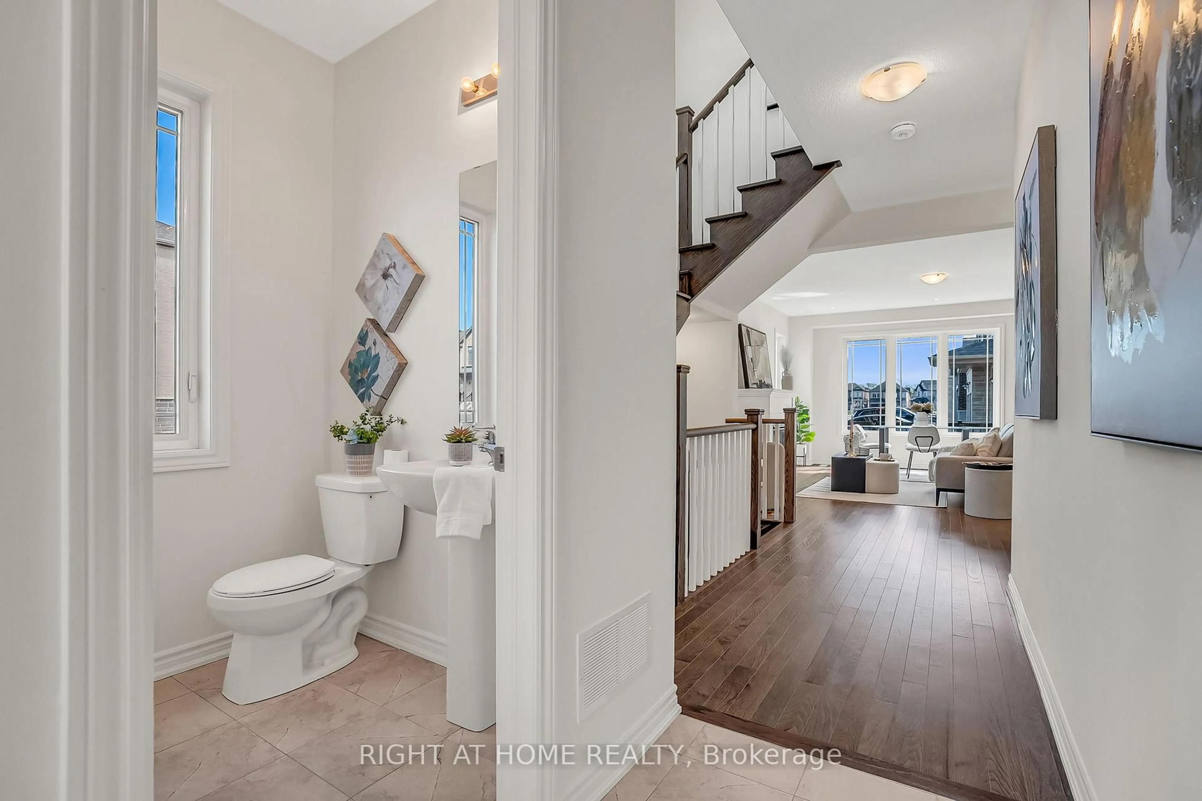 Indoor entryway for 2091 Hallandale St, Oshawa Ontario L1L 0T9