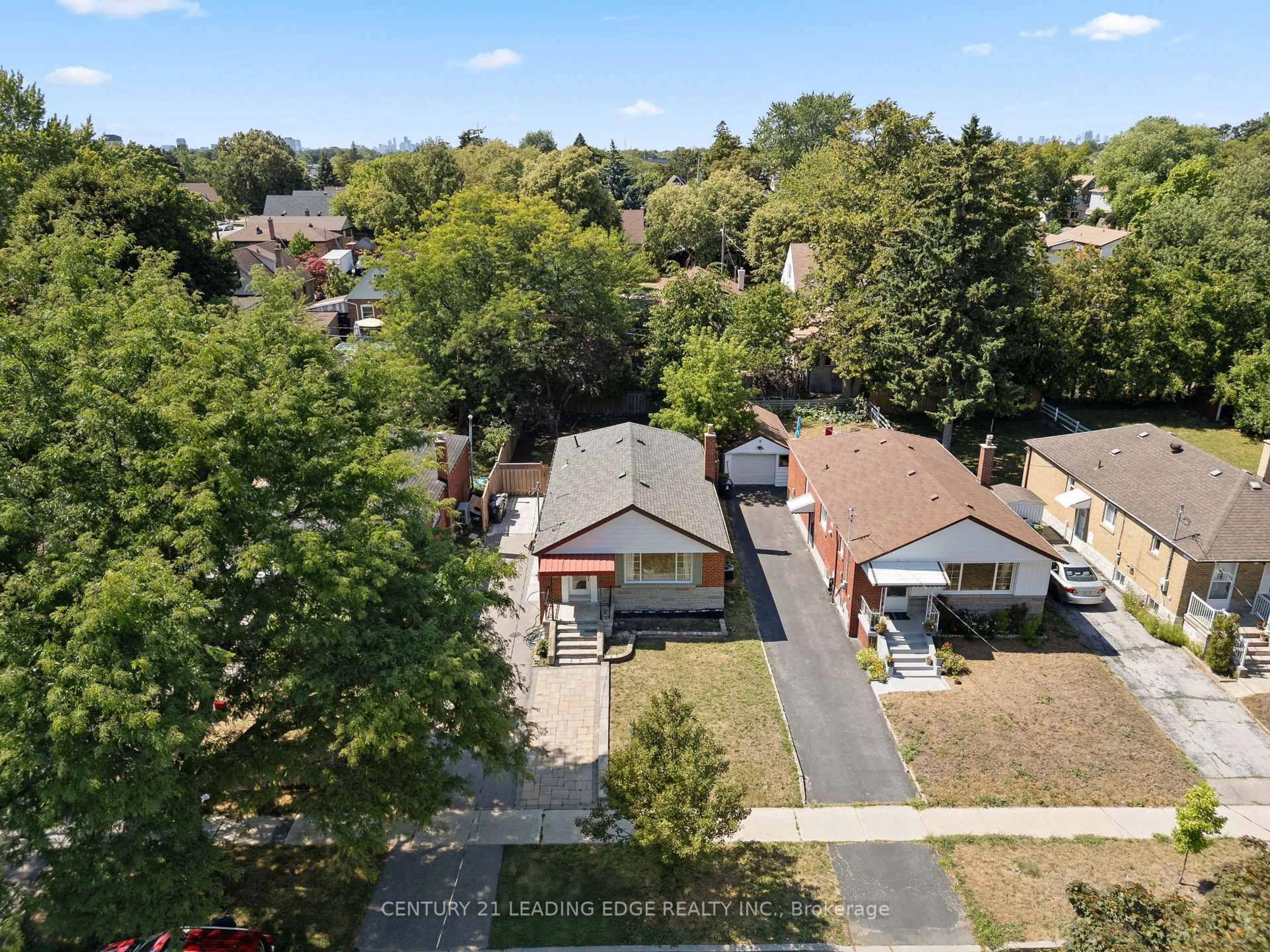 A pic from outside/outdoor area/front of a property/back of a property/a pic from drone, street for 88 Canlish Rd, Toronto Ontario M1P 1S9