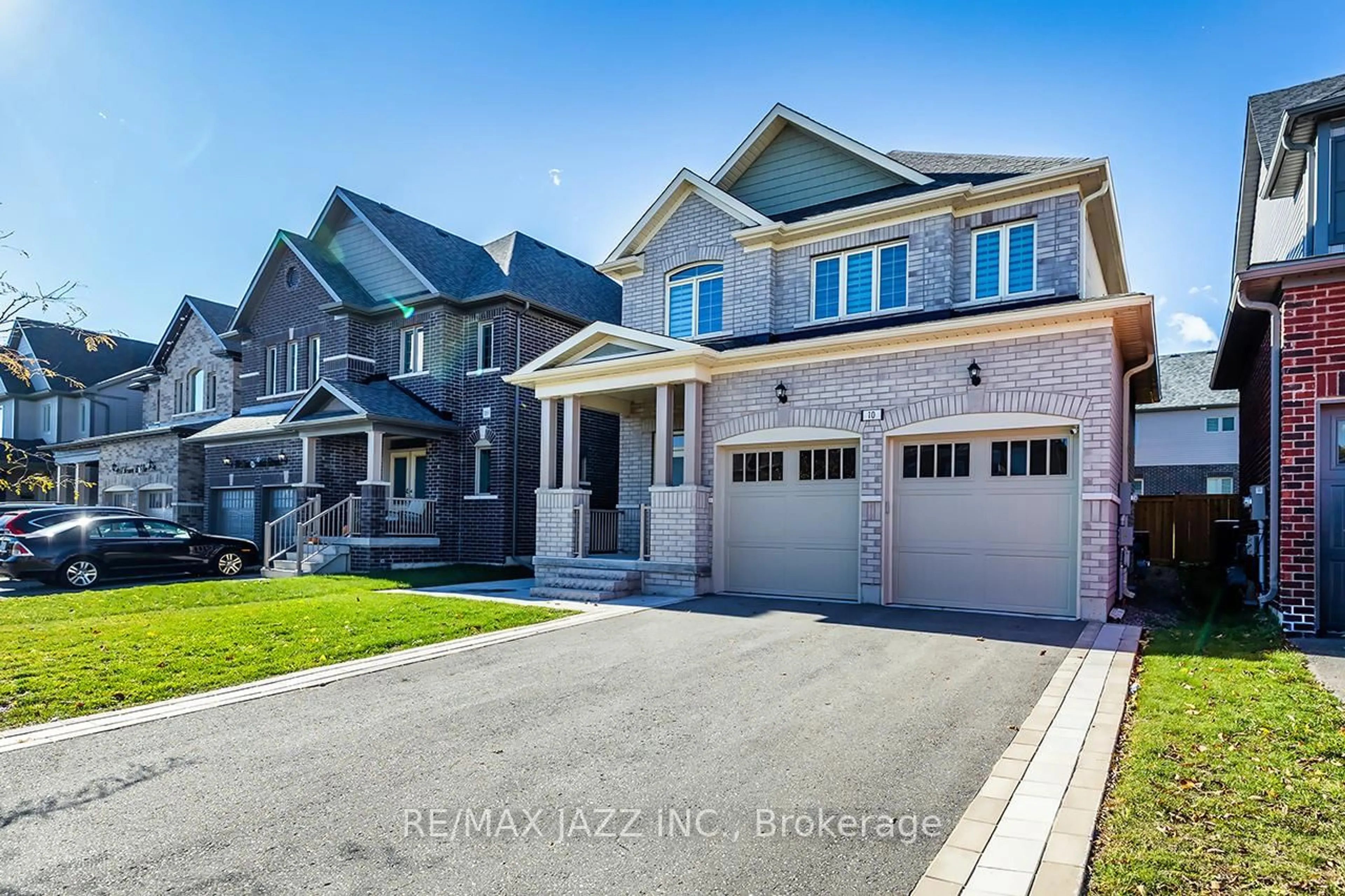 Unknown for 10 Thomas Bird St, Clarington Ontario L1C 7C9