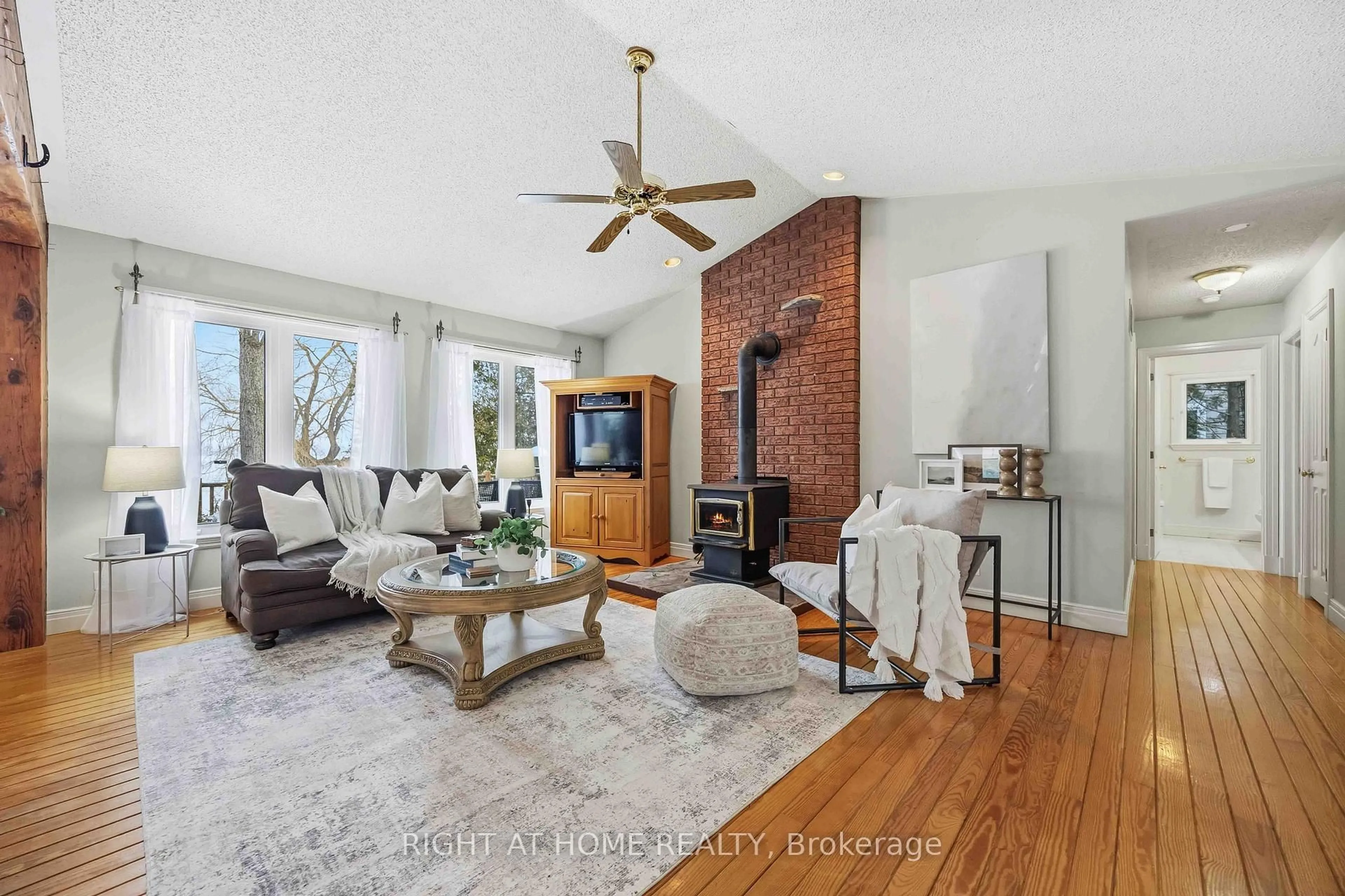 Living room with furniture, unknown for 28 Birch Island Rd, Scugog Ontario L0B 1K0