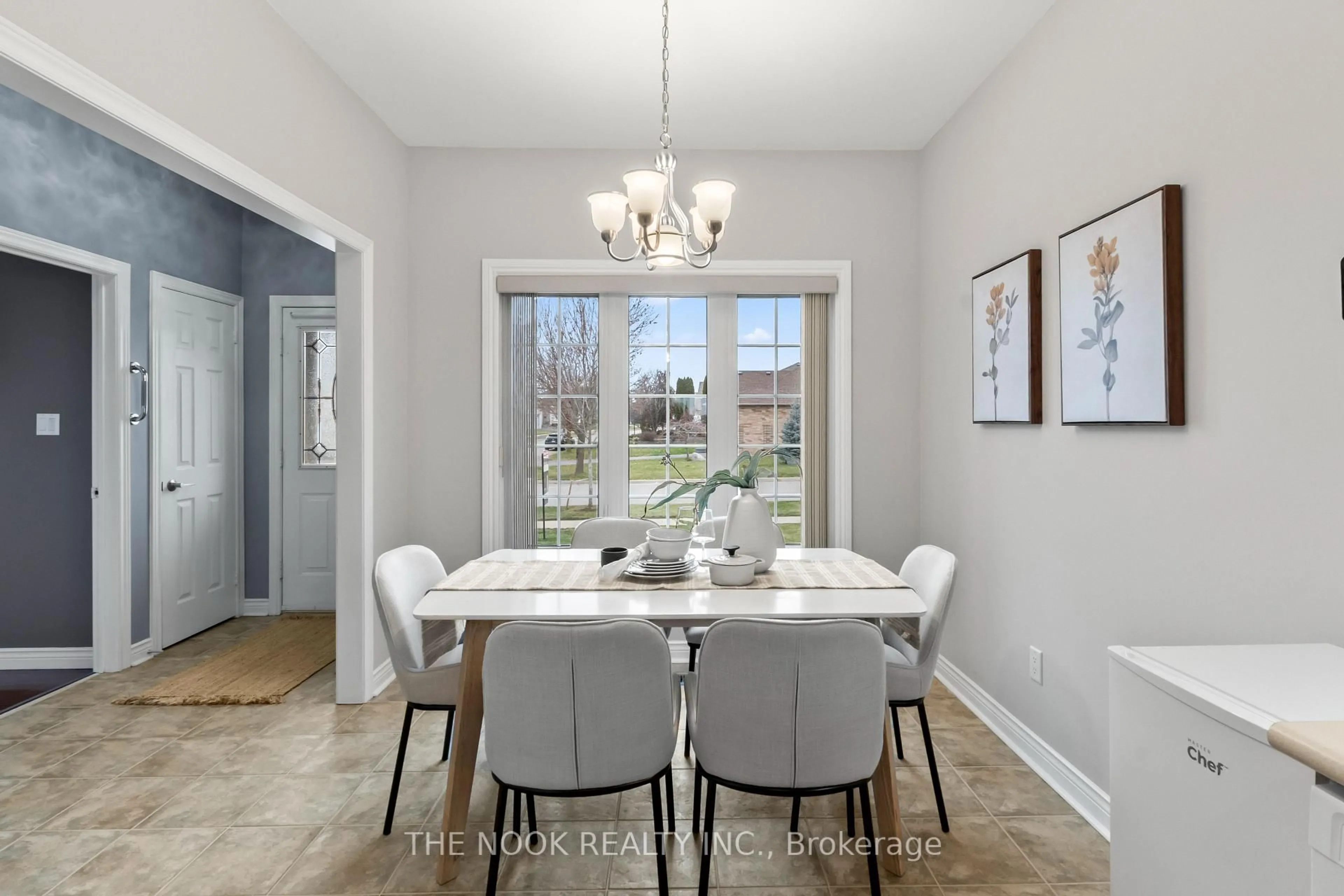 Dining room, ceramic/tile floor for 79 South Garden Crt, Scugog Ontario L9L 1S3