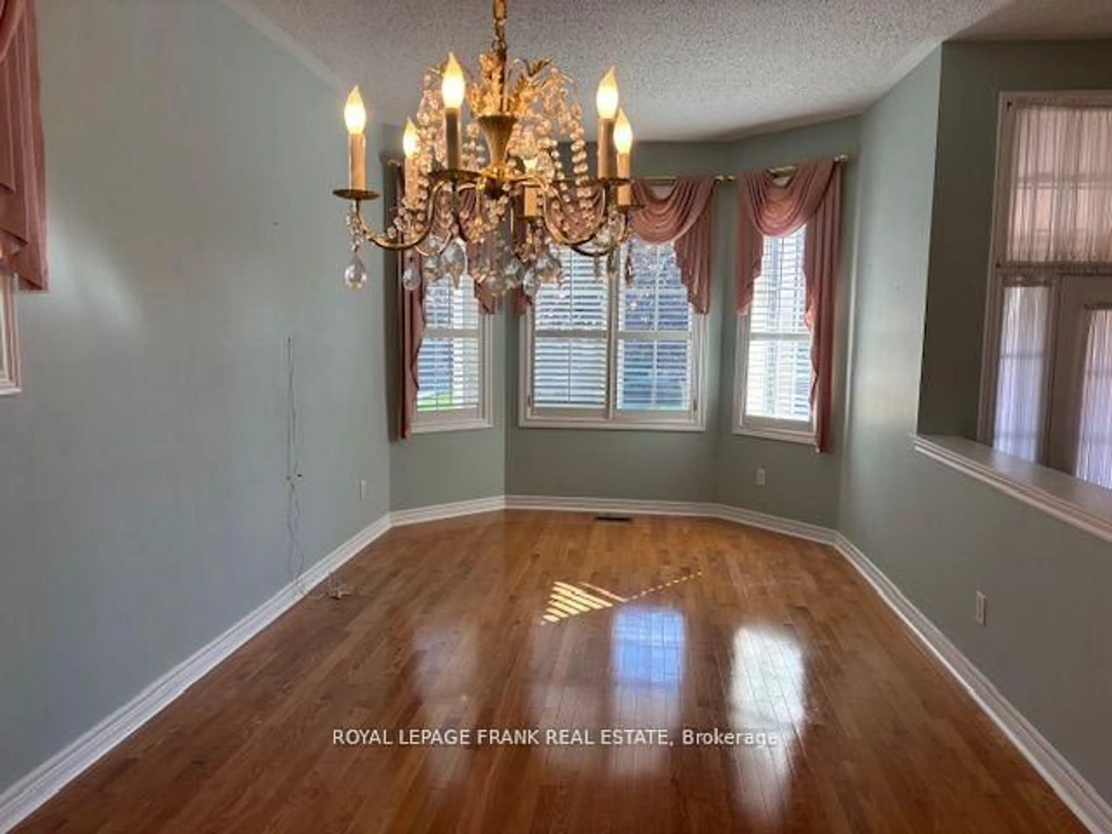 Dining room, wood/laminate floor for 40 Kimberly Dr, Whitby Ontario L1M 1K5