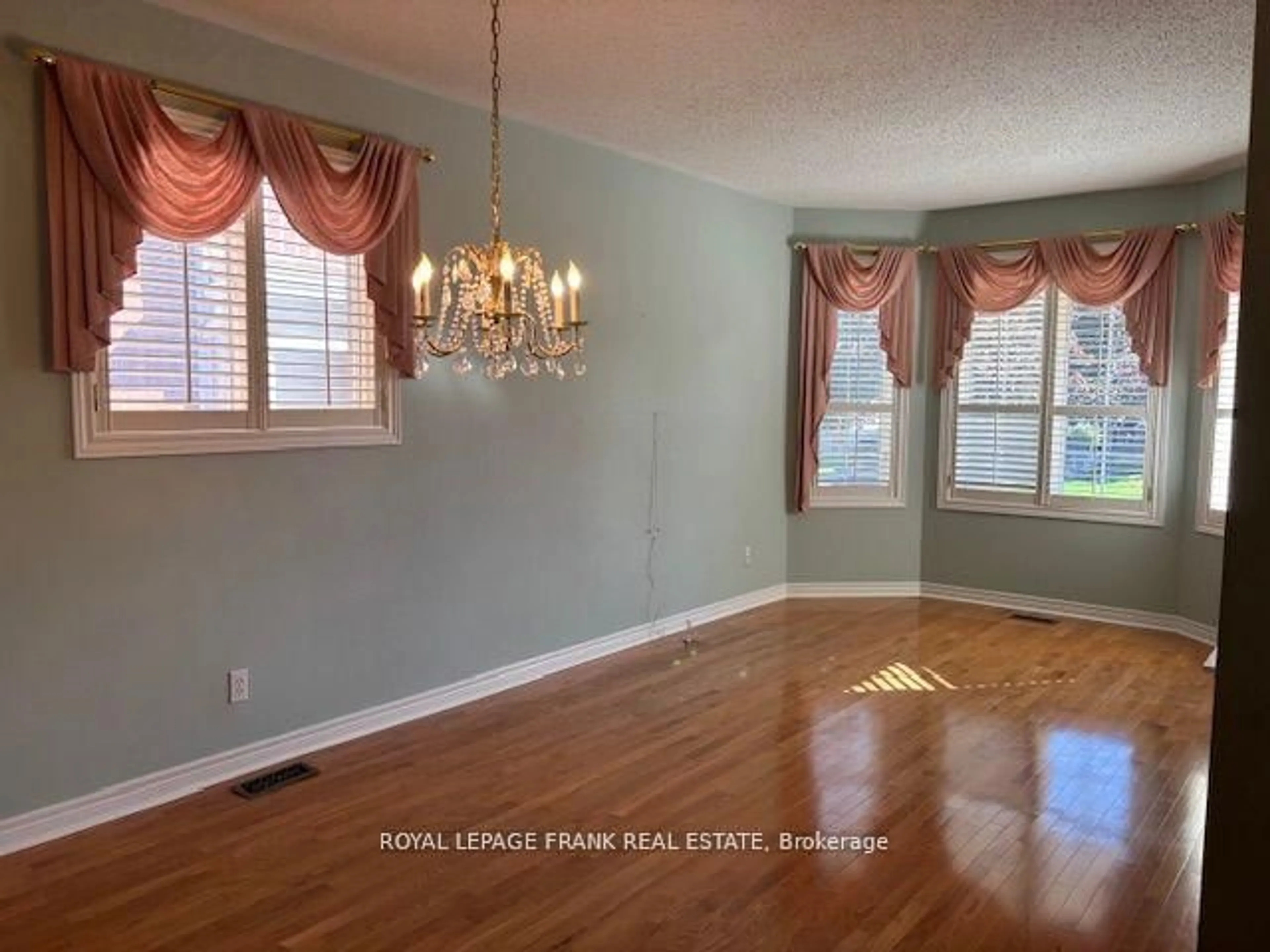 Dining room, wood/laminate floor for 40 Kimberly Dr, Whitby Ontario L1M 1K5