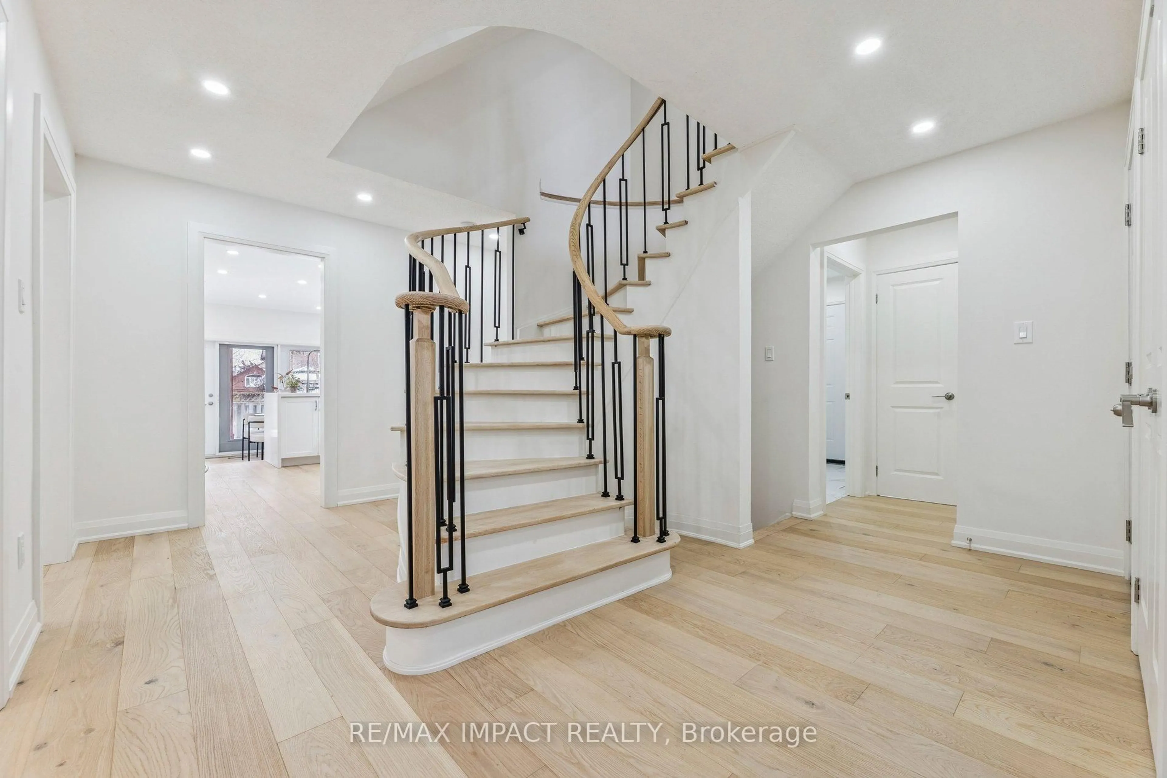 Unknown for 1871 Brookshire Sq, Pickering Ontario L1V 6L2