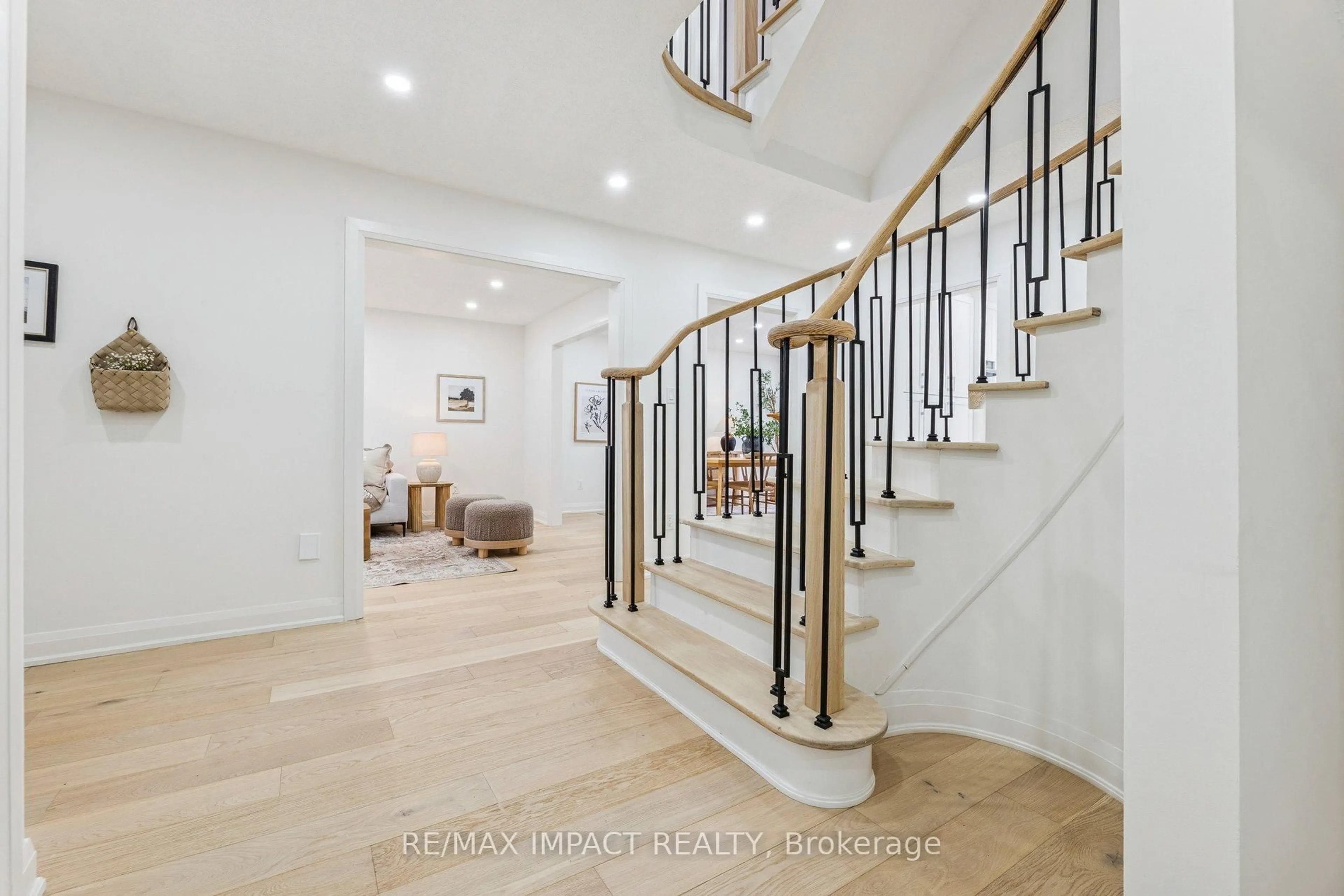 Unknown for 1871 Brookshire Sq, Pickering Ontario L1V 6L2