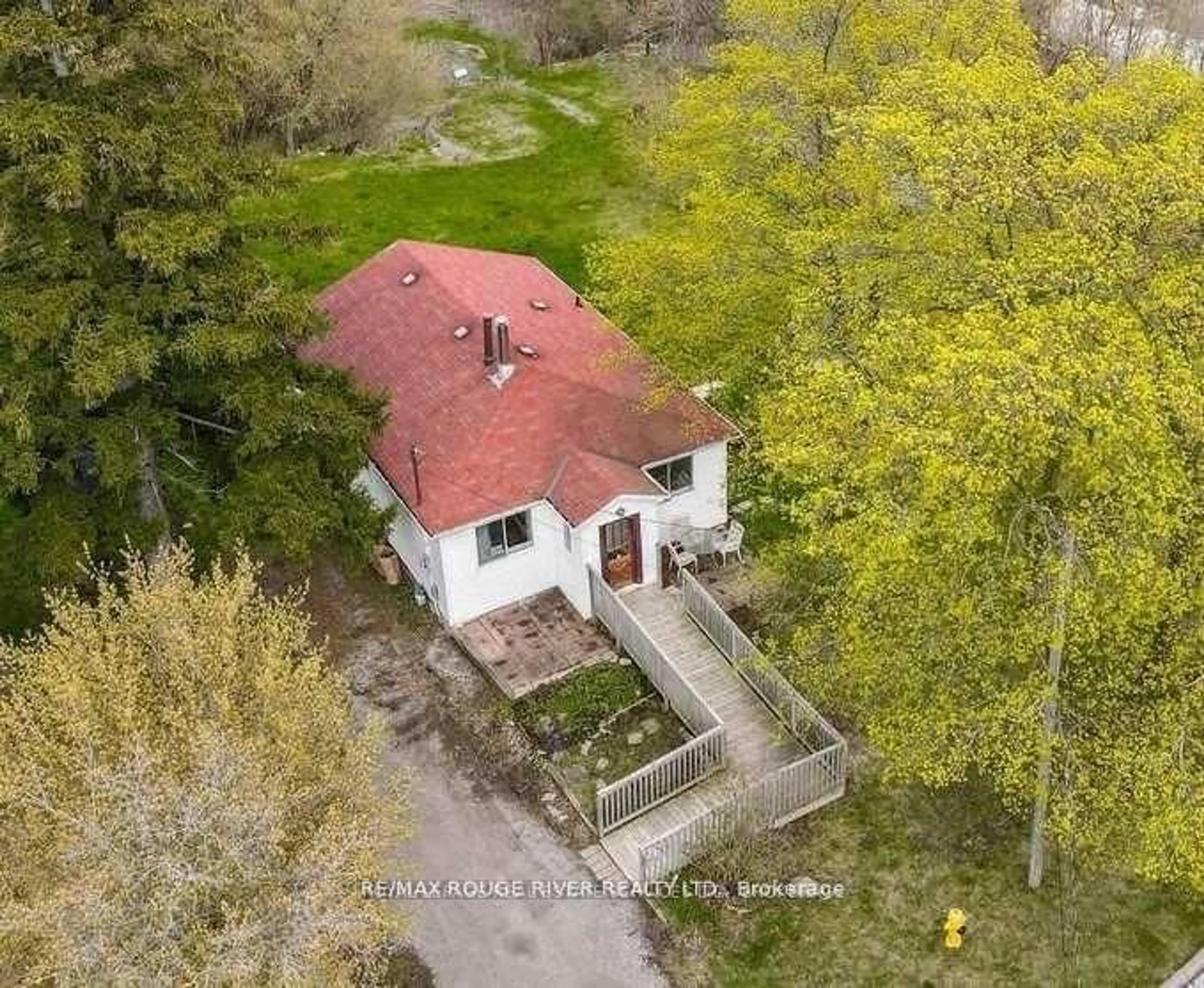 A pic from outside/outdoor area/front of a property/back of a property/a pic from drone, street for 1725 Spruce Hill Rd, Pickering Ontario L1V 1S3