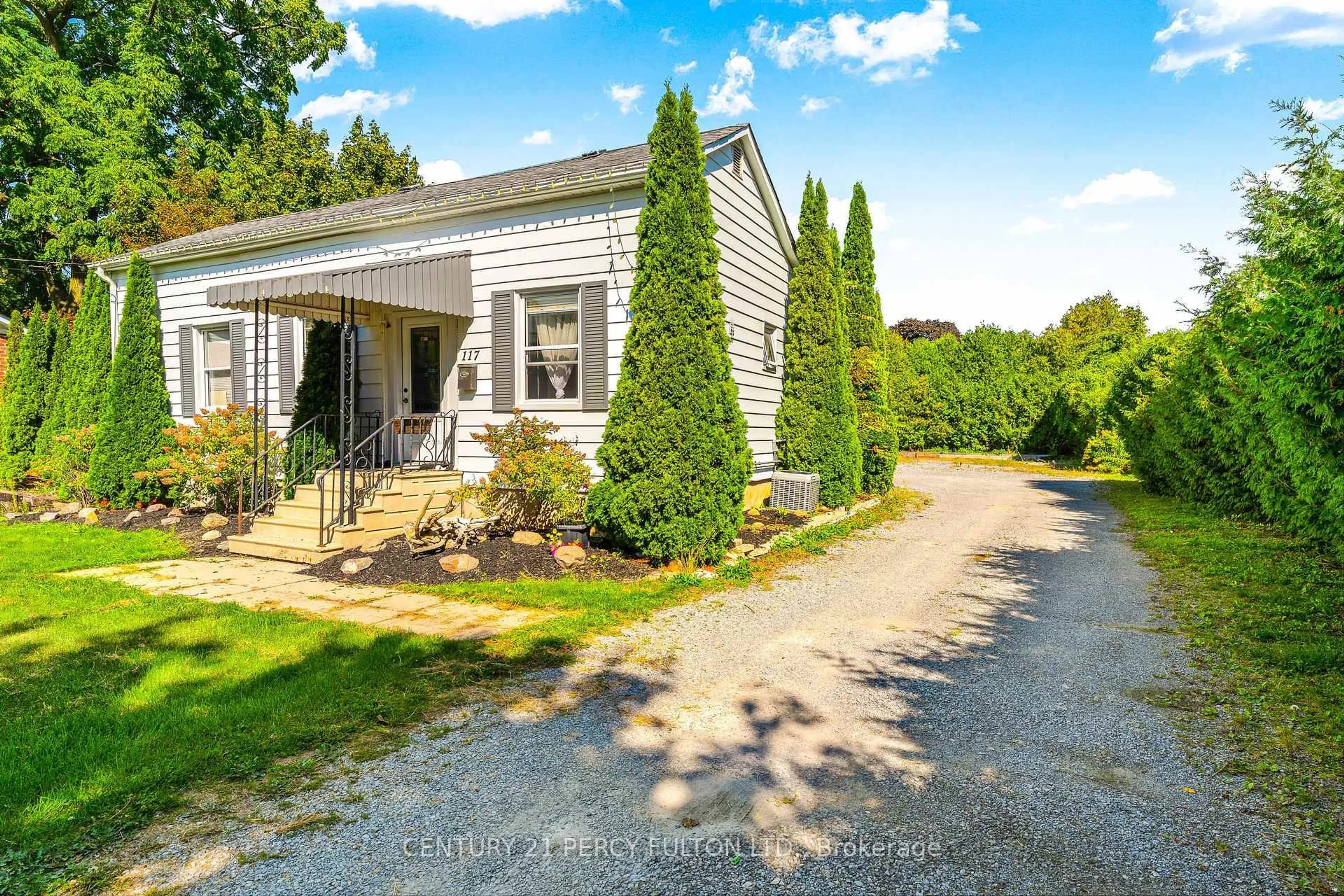 A pic from outside/outdoor area/front of a property/back of a property/a pic from drone, street for 117 Scugog St, Clarington Ontario L1C 3J3