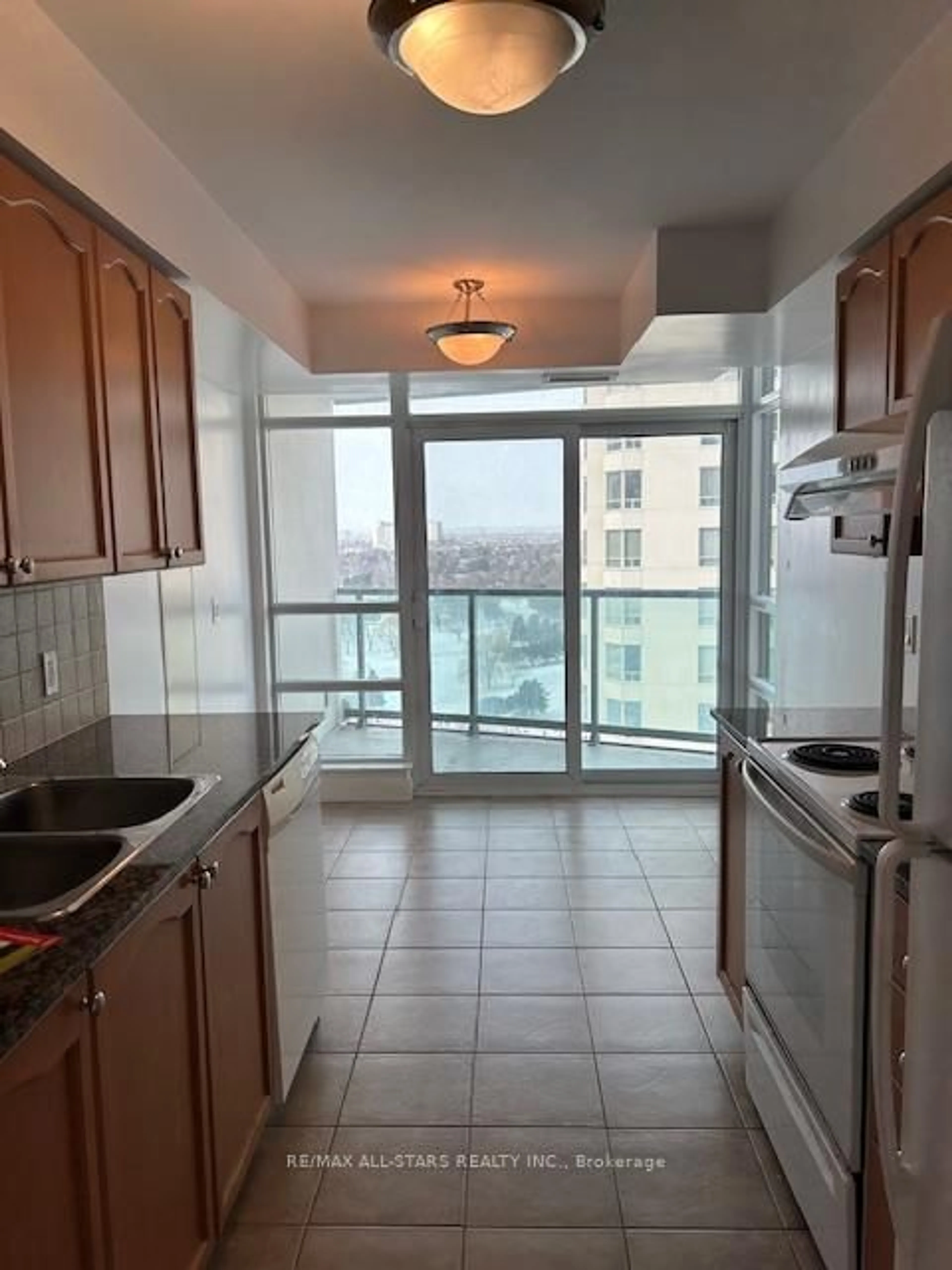 Standard kitchen, unknown for 238 Bonis Ave #2025, Toronto Ontario M1T 3W7