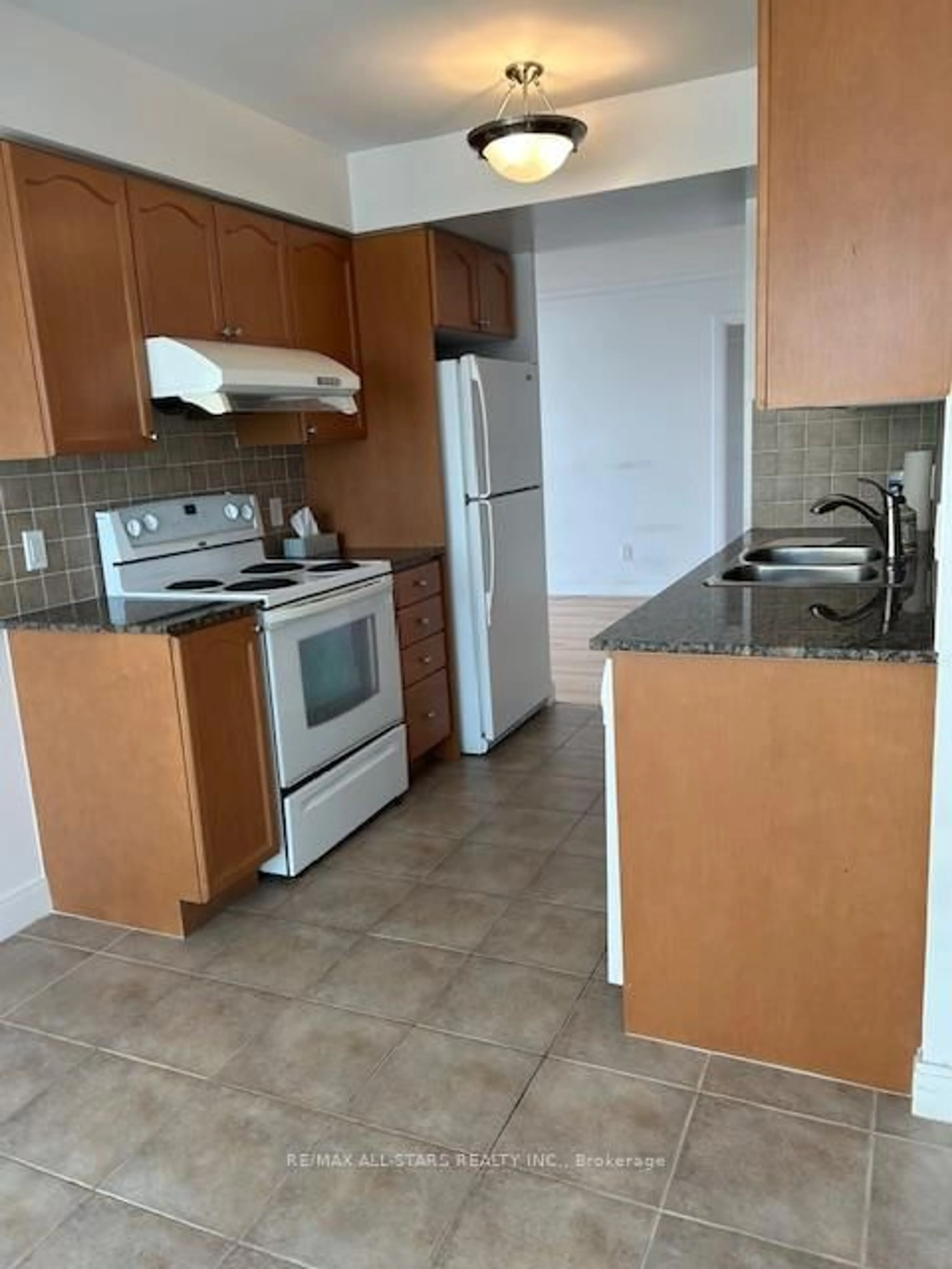 Standard kitchen, unknown for 238 Bonis Ave #2025, Toronto Ontario M1T 3W7