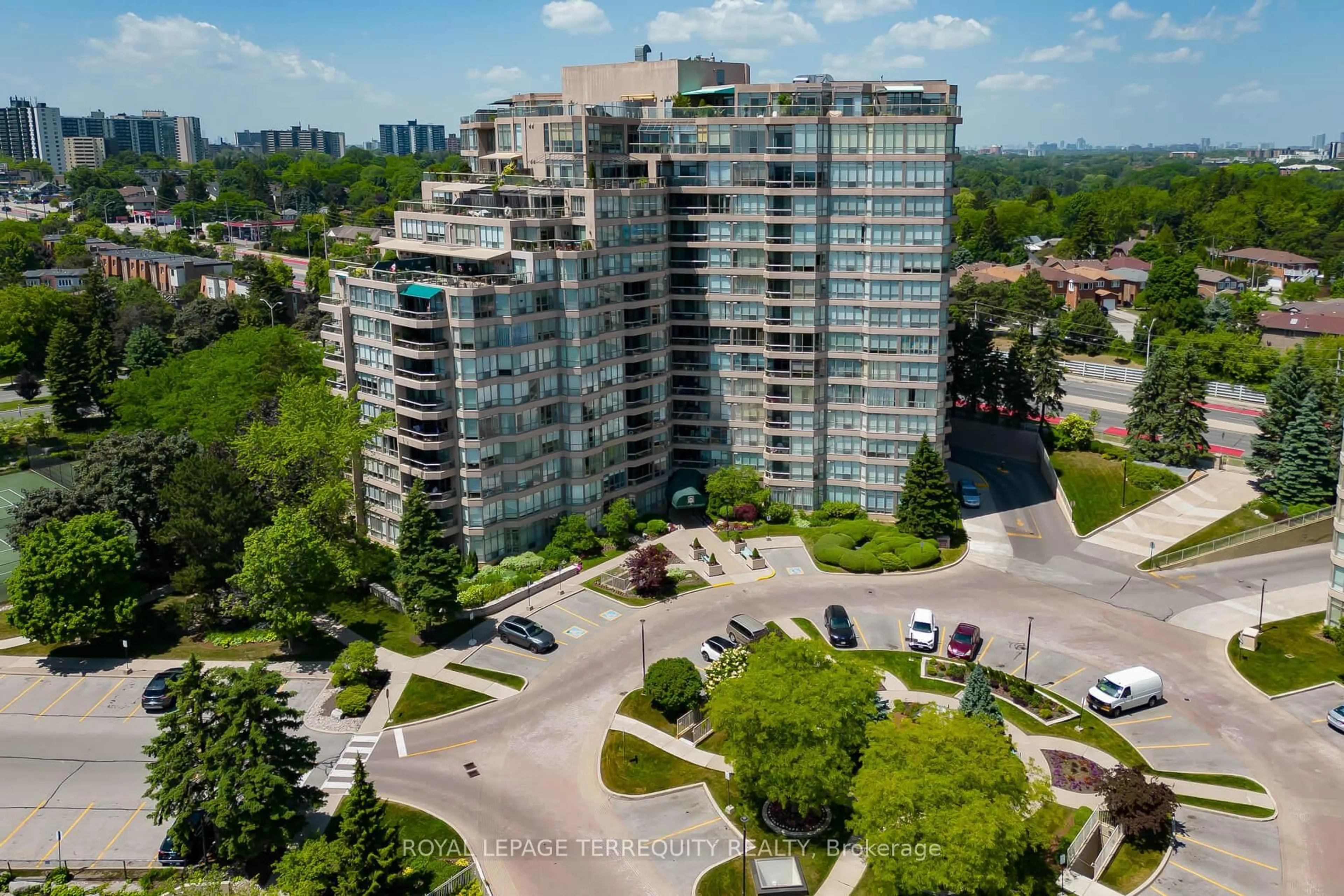 A pic from outside/outdoor area/front of a property/back of a property/a pic from drone, city buildings view from balcony for 10 Guildwood Pkwy #629, Toronto Ontario M1E 5B6