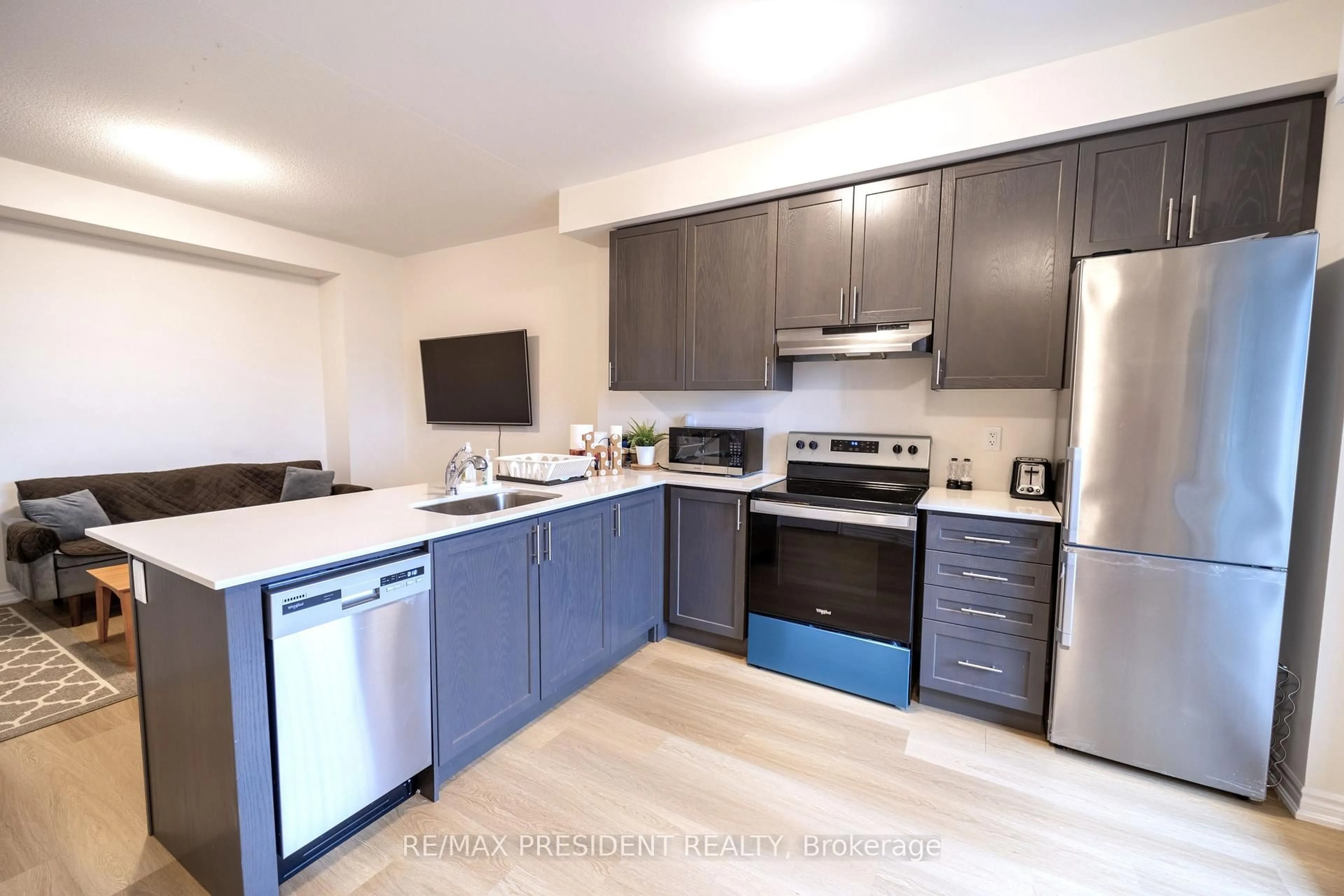 Standard kitchen, unknown for 480 Beresford Path #17, Oshawa Ontario L1H 0B2