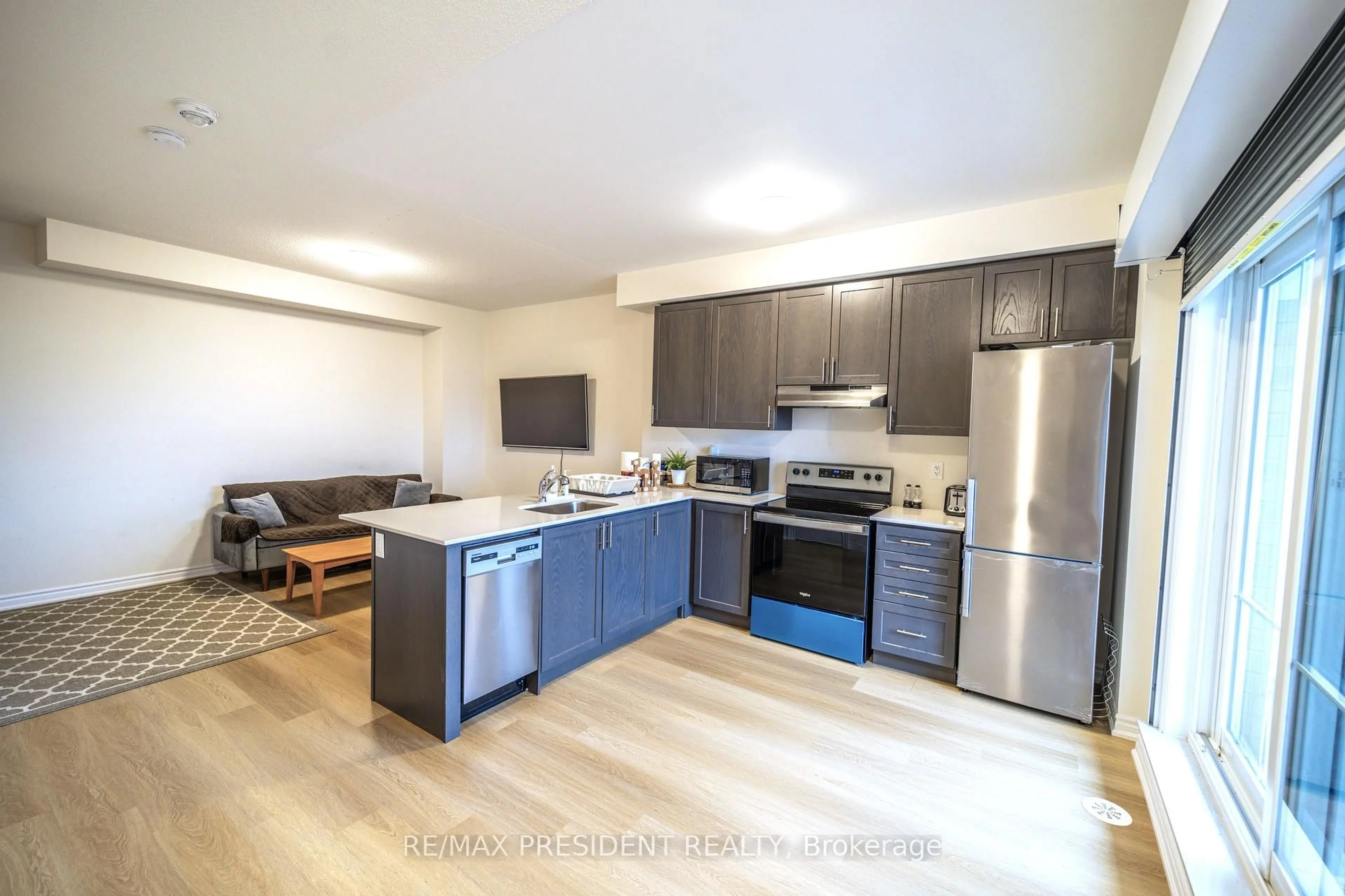 Open concept kitchen, wood/laminate floor for 480 Beresford Path #17, Oshawa Ontario L1H 0B2