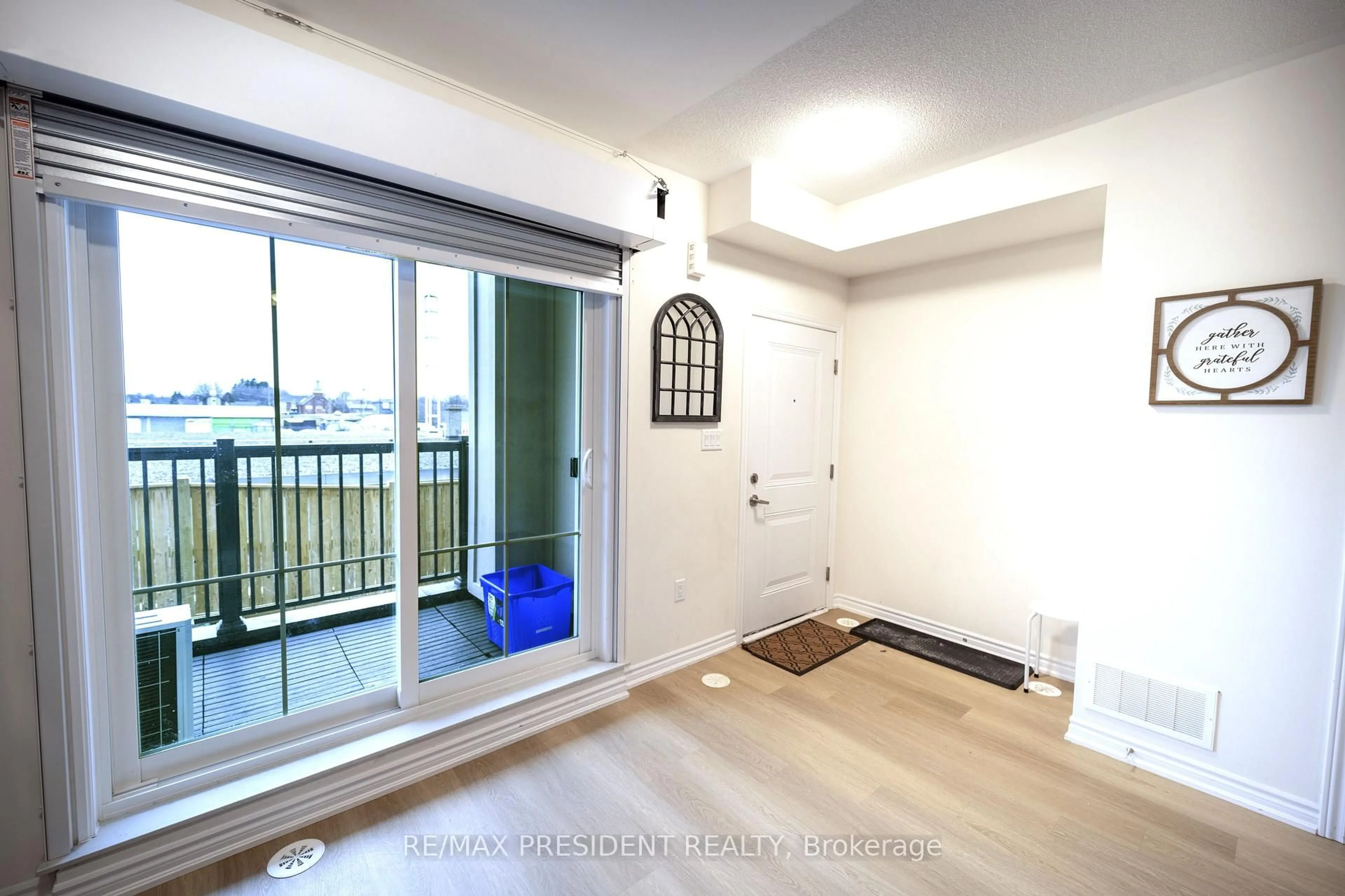 Indoor entryway for 480 Beresford Path #17, Oshawa Ontario L1H 0B2