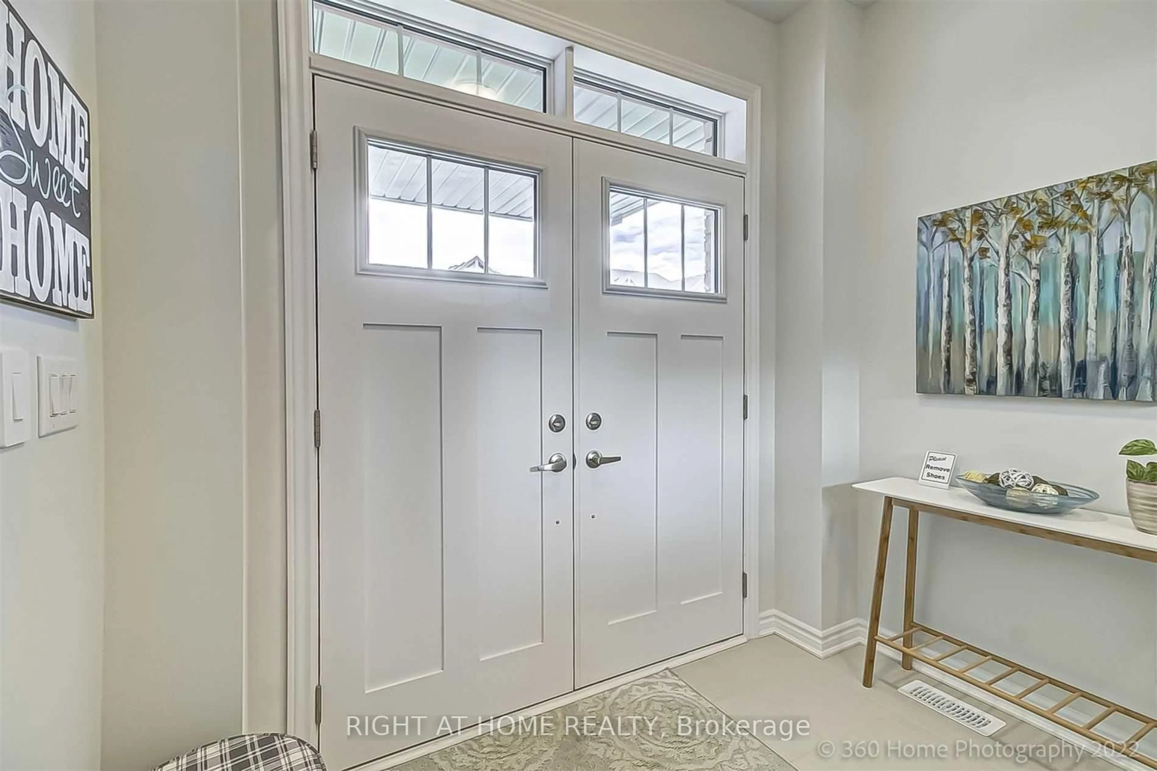 Indoor entryway for 45 Sutcliffe Dr, Whitby Ontario L1R 0R1