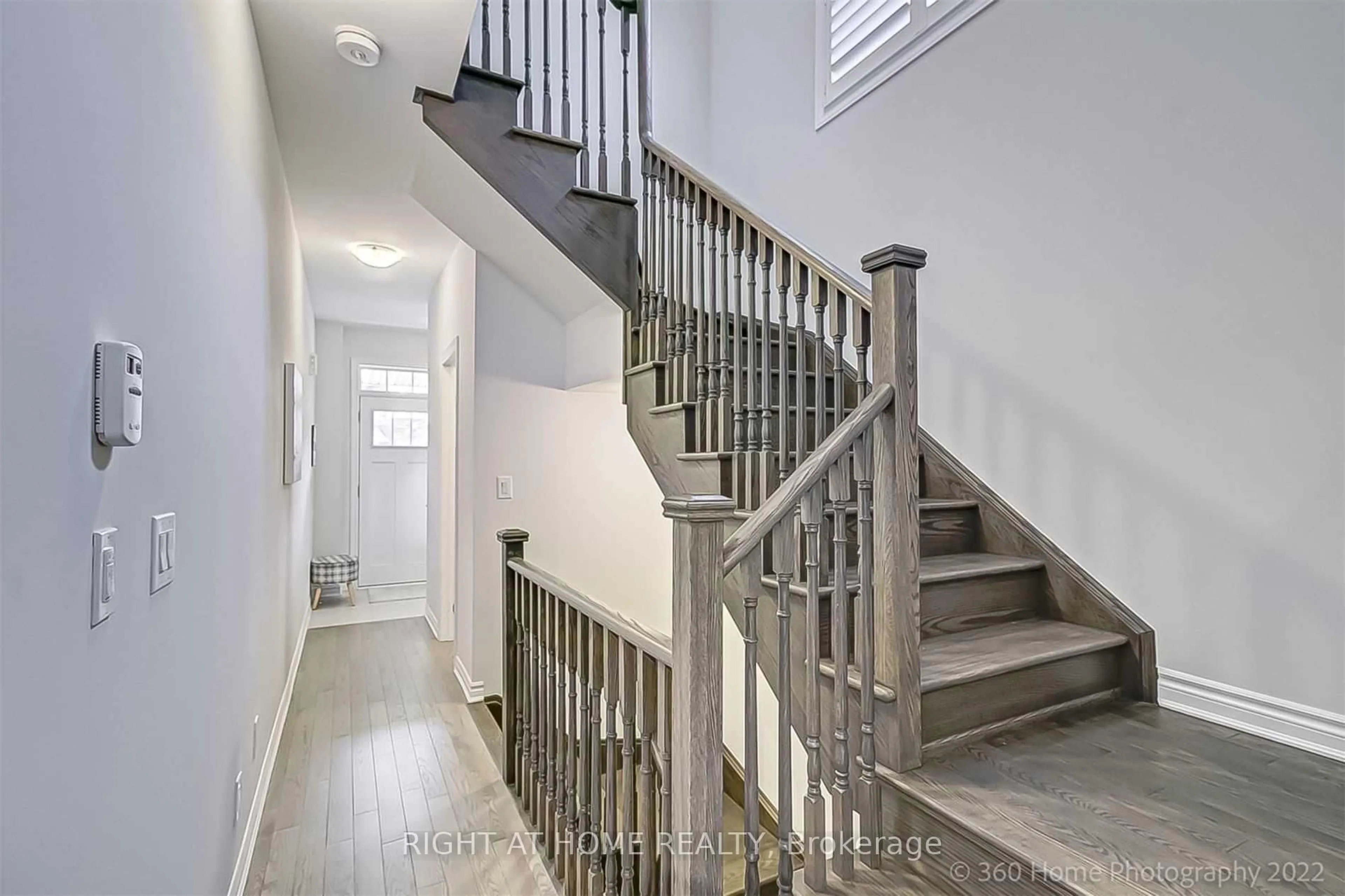 Stairs for 45 Sutcliffe Dr, Whitby Ontario L1R 0R1