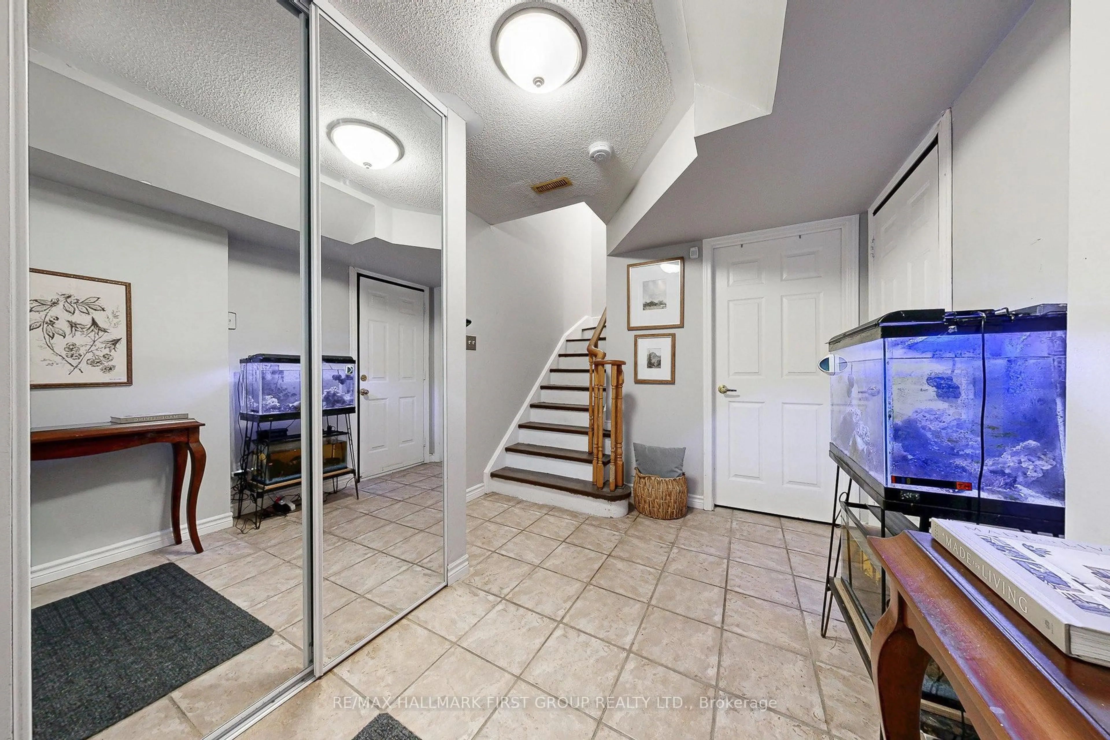 Indoor foyer for 1775 Valley Farm Rd #37, Pickering Ontario L1V 7J9