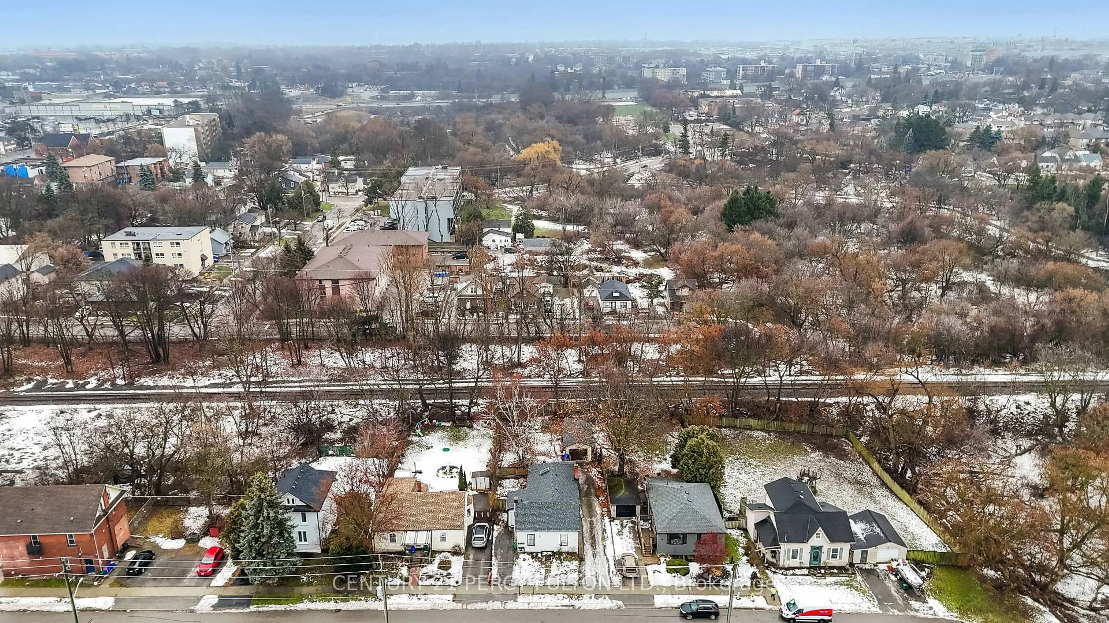 A pic from outside/outdoor area/front of a property/back of a property/a pic from drone, city buildings view from balcony for 75 Avenue St #1-2, Oshawa Ontario L1H 2V1
